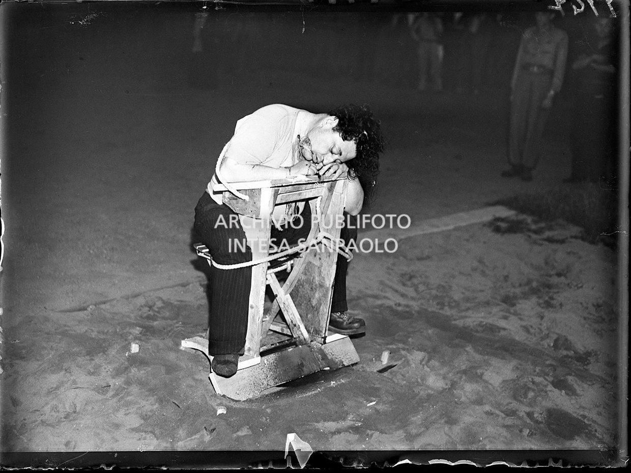 Guido Buffarini Guidi prima dell'esecuzione capitale presso il campo sportivo "Giuriati" a Milano