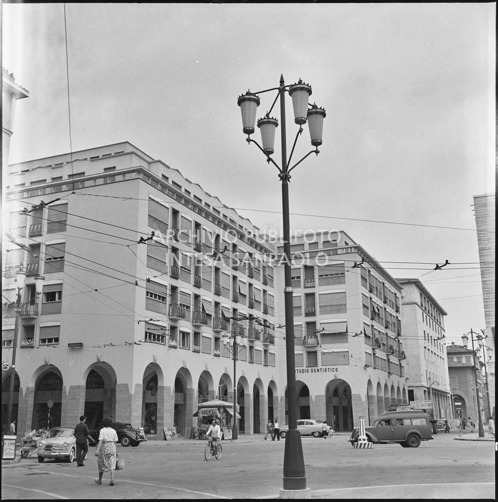 Vista su una piazza di Livorno<br>221880