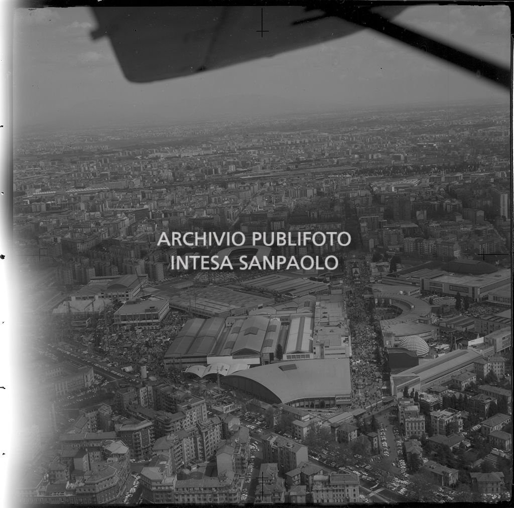 Ripresa aerea del quartiere della Fiera Campionaria di Milano<br>717288/1
