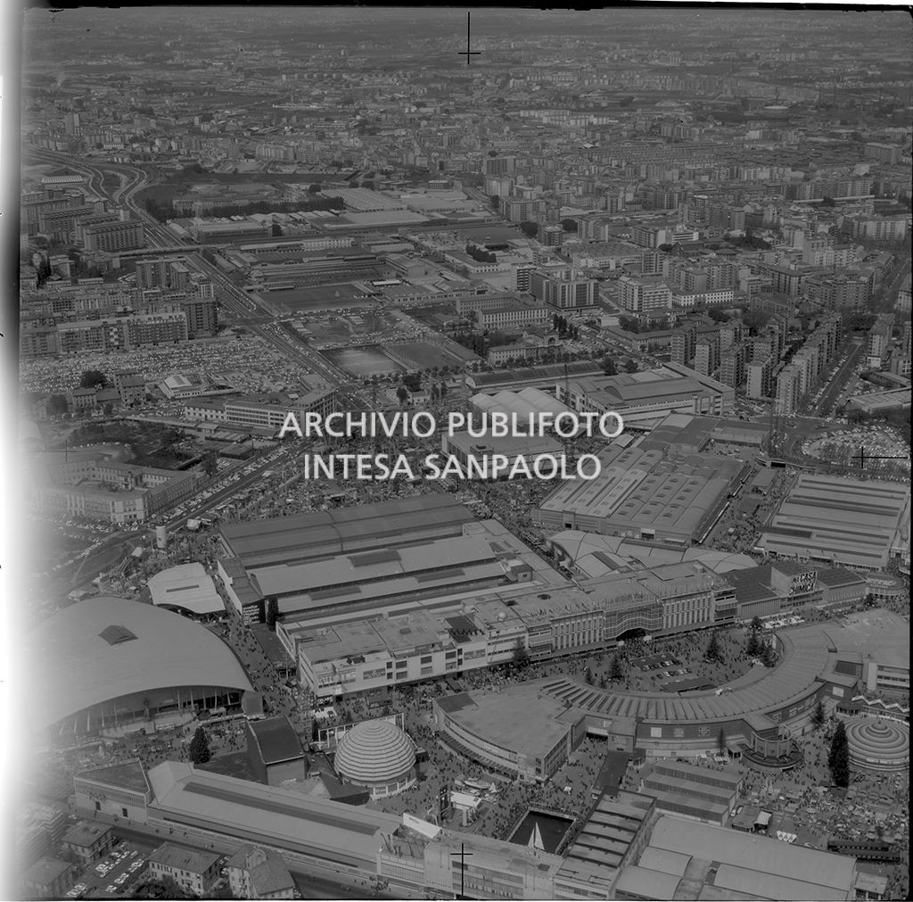 Ripresa aerea del quartiere della Fiera Campionaria di Milano<br>717288/4