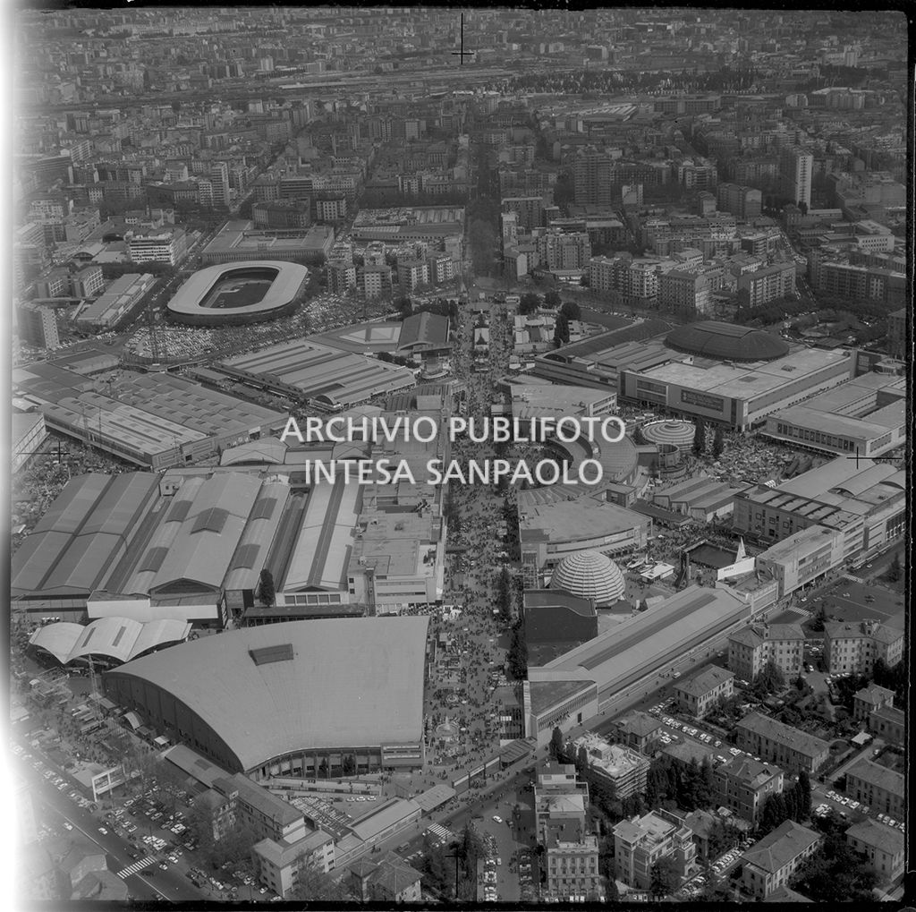 Ripresa aerea del quartiere della Fiera Campionaria di Milano<br>717288/5