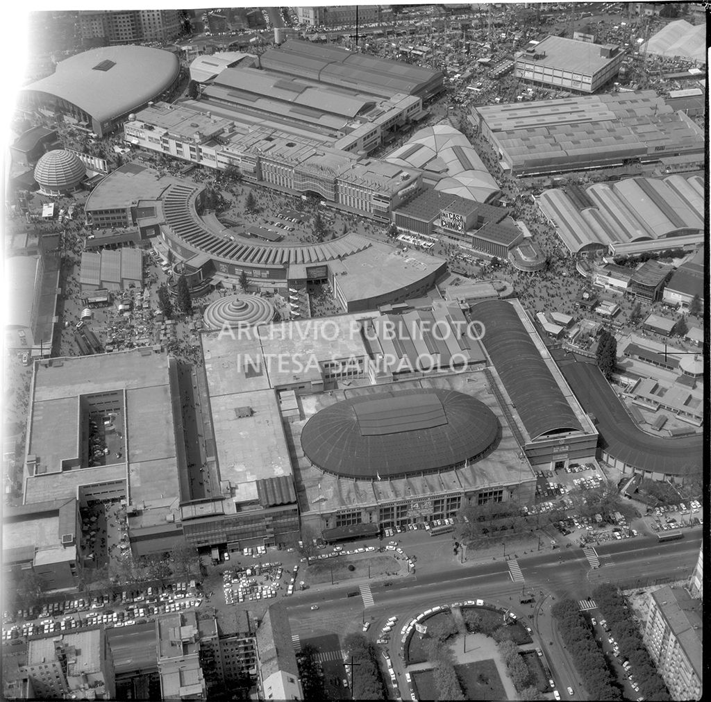 Ripresa aerea del quartiere della Fiera Campionaria di Milano<br>717288/8