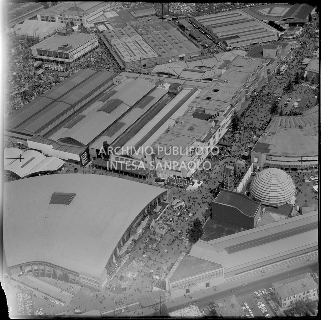 Ripresa aerea del quartiere della Fiera Campionaria di Milano<br>717288/12