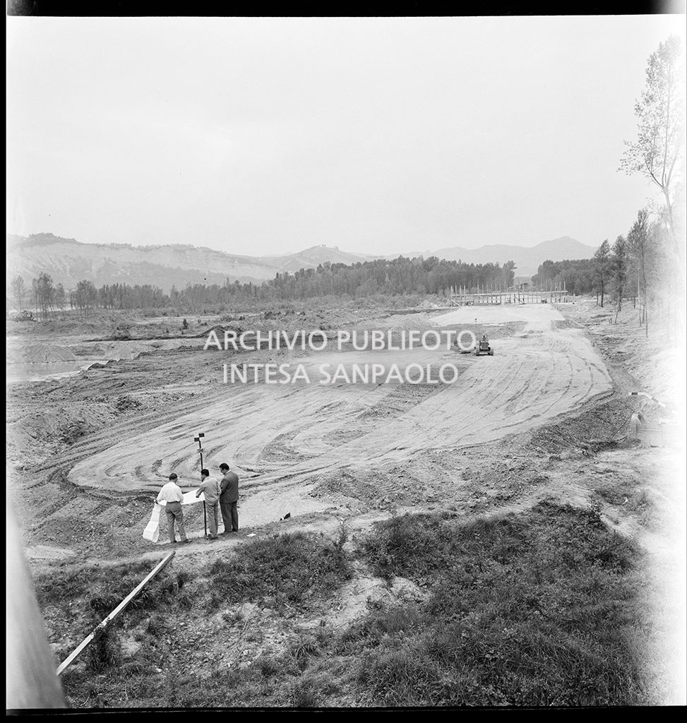 Veduta del cantiere di costruzione dell'Autostrada del Sole, tratta Casalecchio di Reno-Sasso Marconi