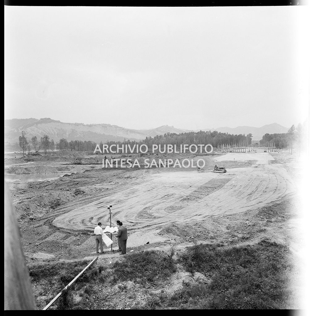 Veduta del cantiere di costruzione dell'Autostrada del Sole, tratta Casalecchio di Reno-Sasso Marconi