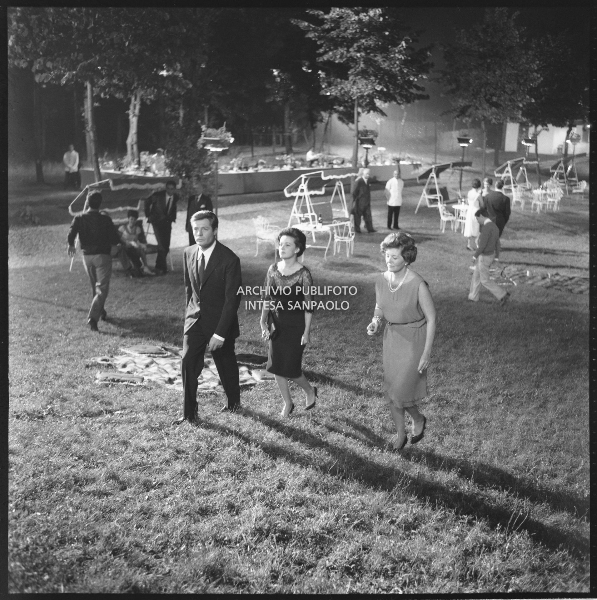 Marcello Mastroianni e Jeanne Moreau sul set del film "La Notte" di Michelangelo Antonioni