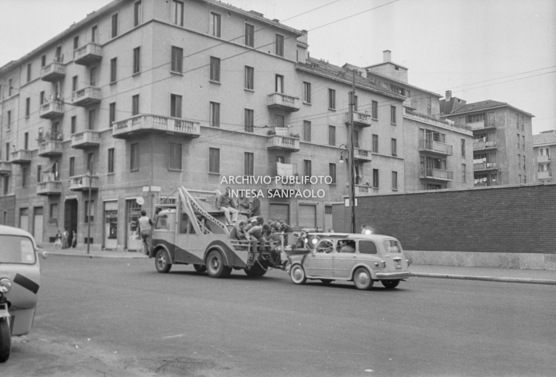 Riprese del film "Audace colpo dei soliti ignoti" a Milano