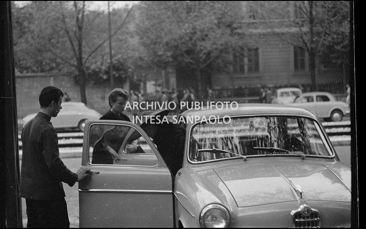 Maria Callas si reca alle prove di Anna Bolena al Teatro alla Scala