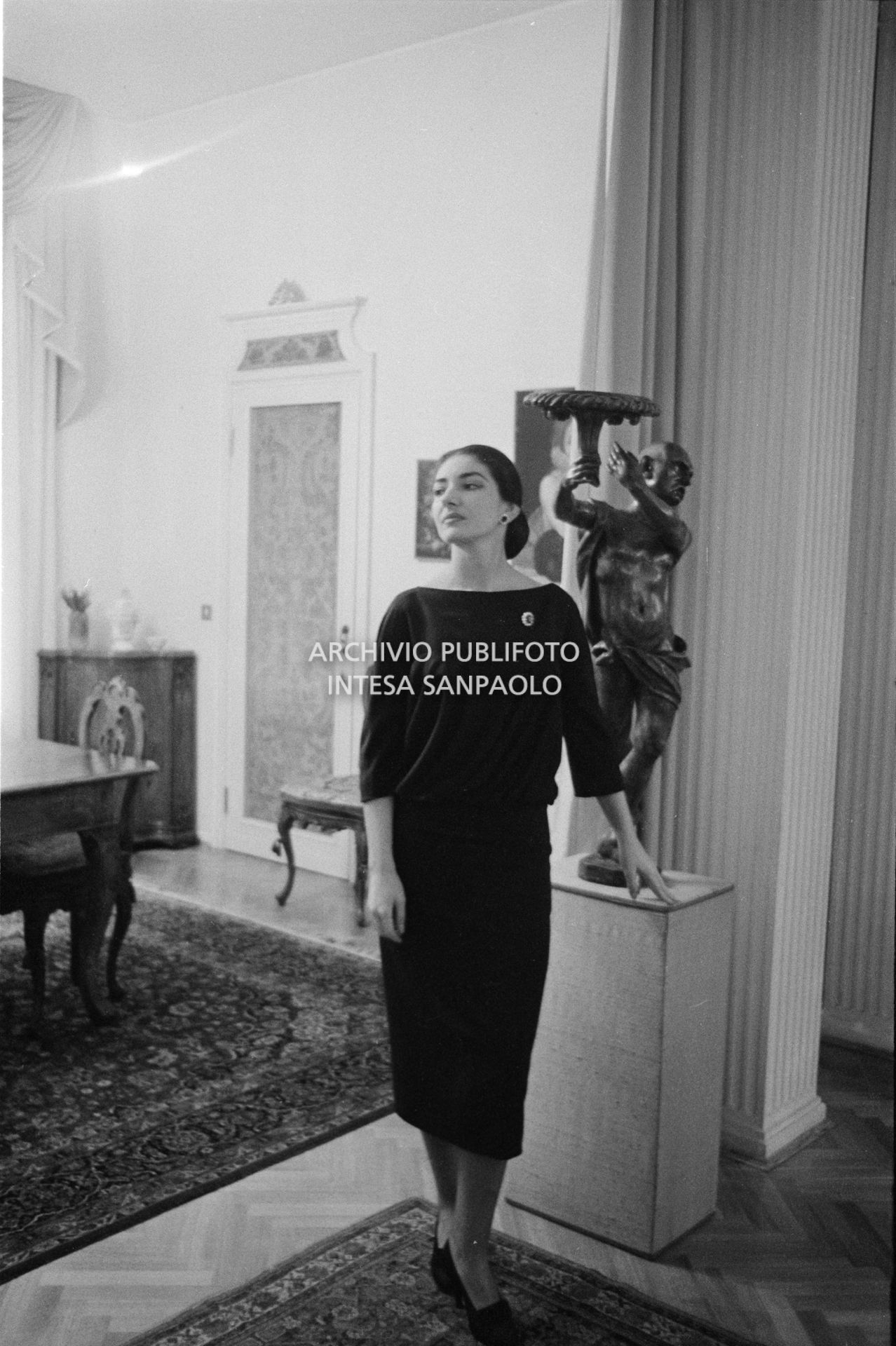 Maria Callas ritratta nella sua abitazione