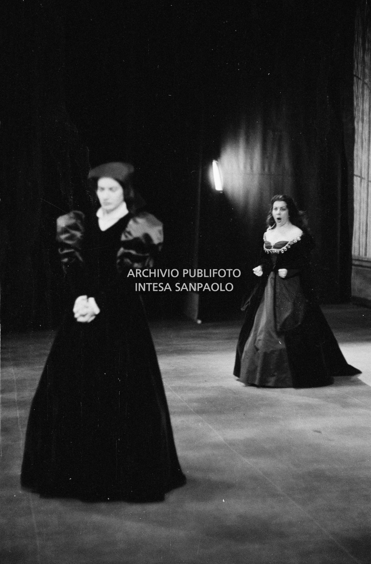 Maria Callas e Giulietta Simionato alle prove dell'opera "Anna Bolena" al Teatro alla Scala