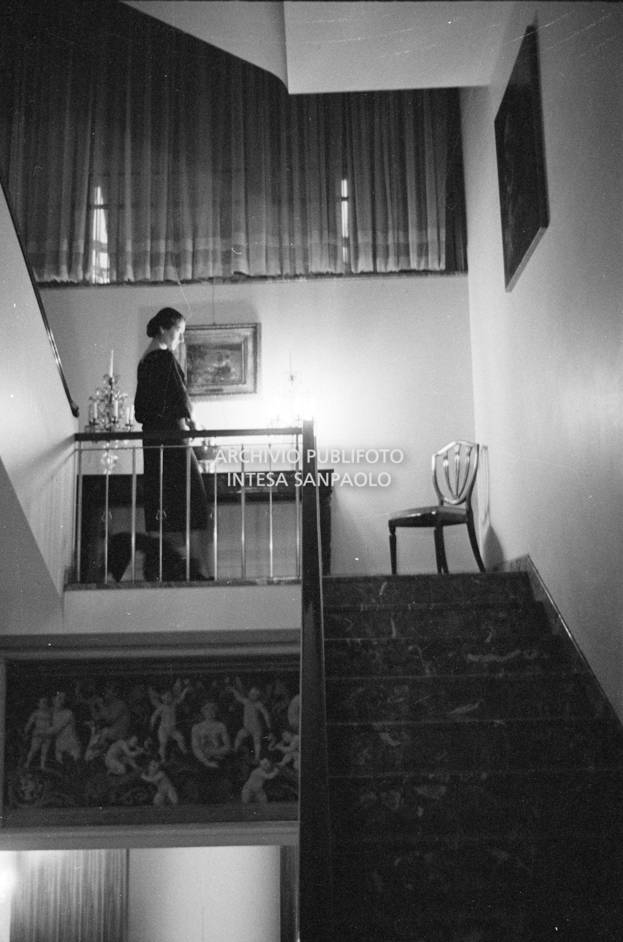 Maria Callas ritratta nella sua abitazione