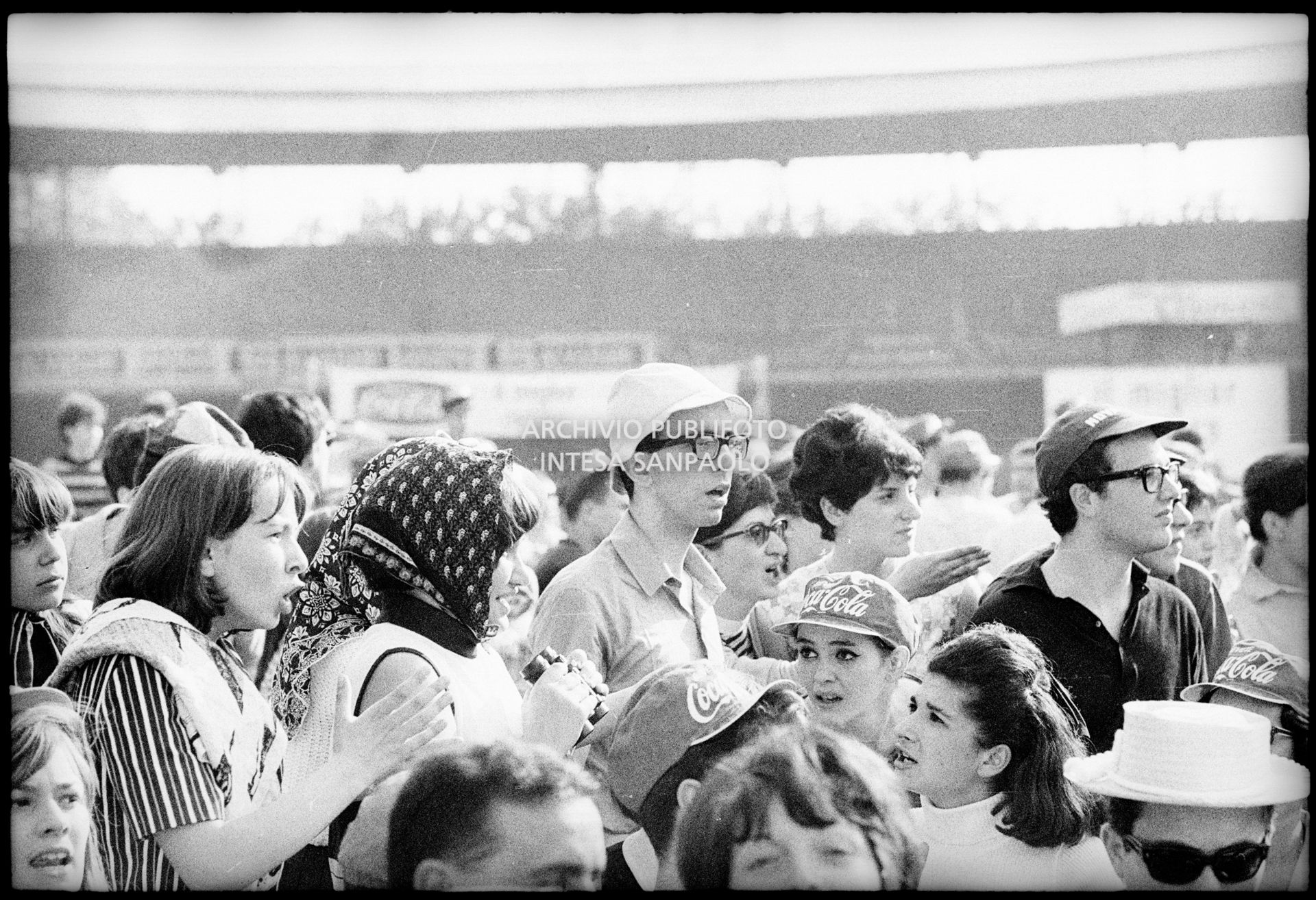 Pubblico al concerto pomeridiano dei Beatles al Vigorelli di Milano