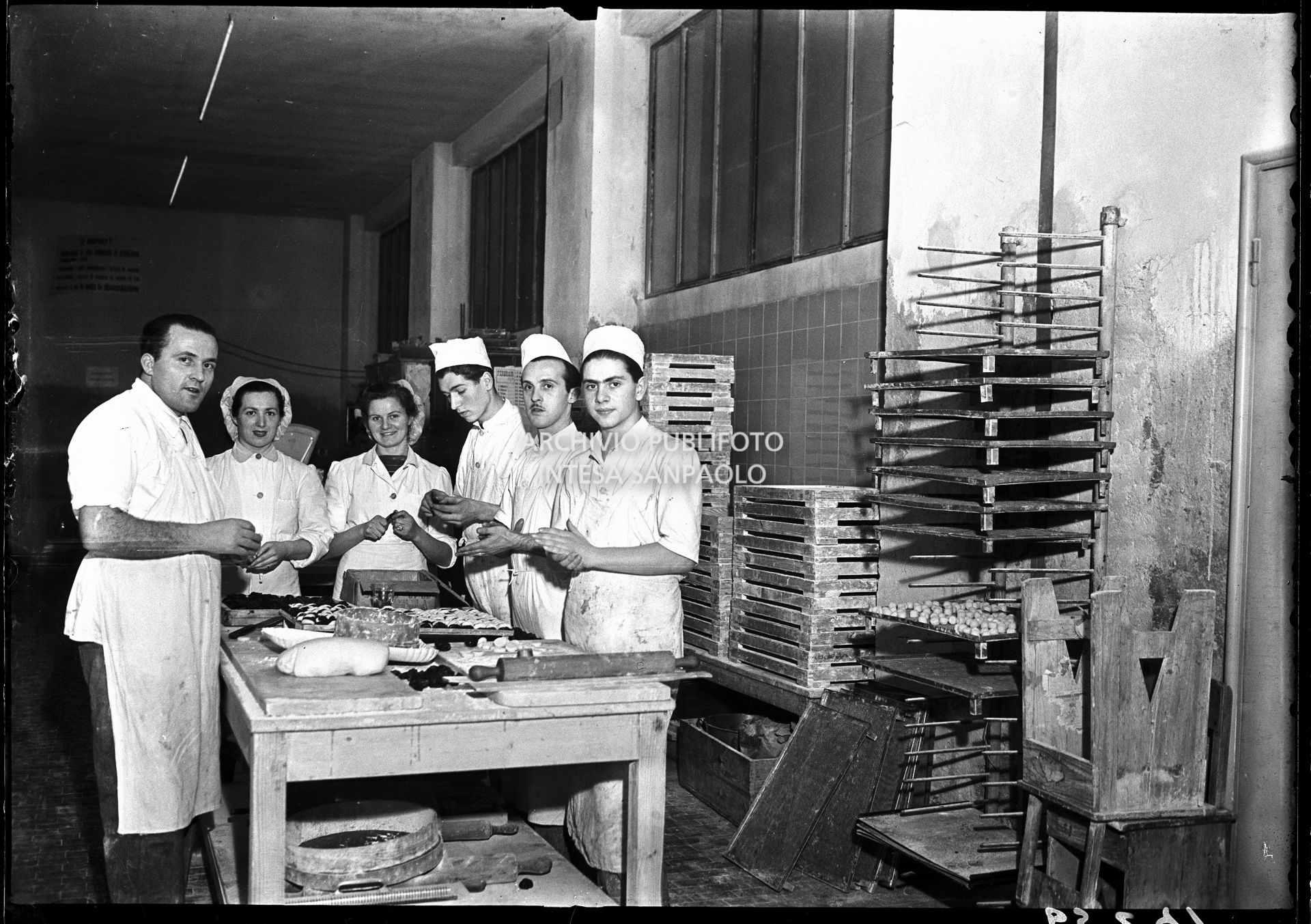 Foto di gruppo dei pasticceri all'Alemagna di Milano