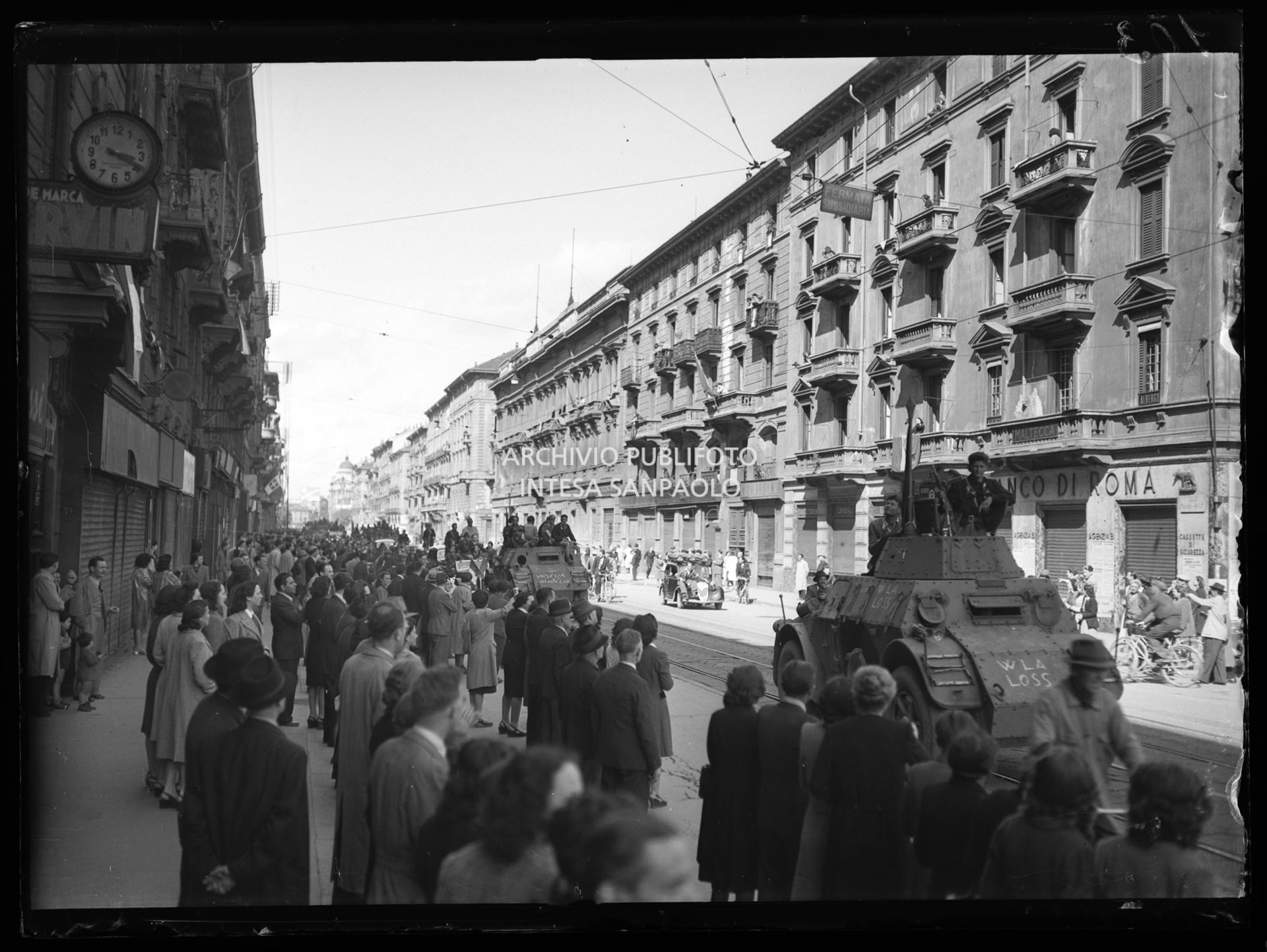 Sfilata della colonne partigiane a Milano nella quarta giornata di insurrezione generale