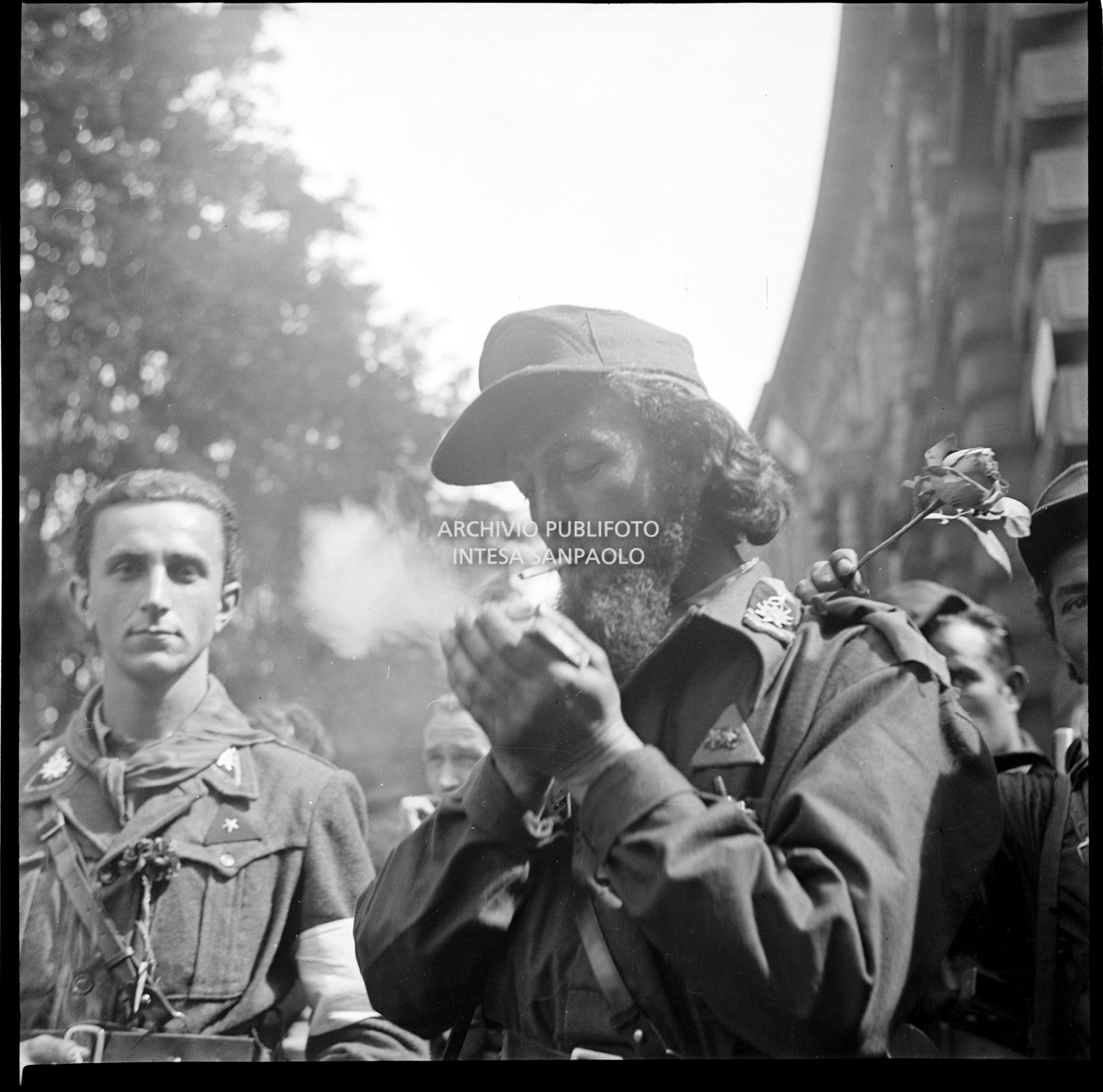 Ritratto di un membro del C.V.L. (Corpo Volontari della Libertà) durante la manifestazione in piazza Castello in onore delle formazioni partigiane