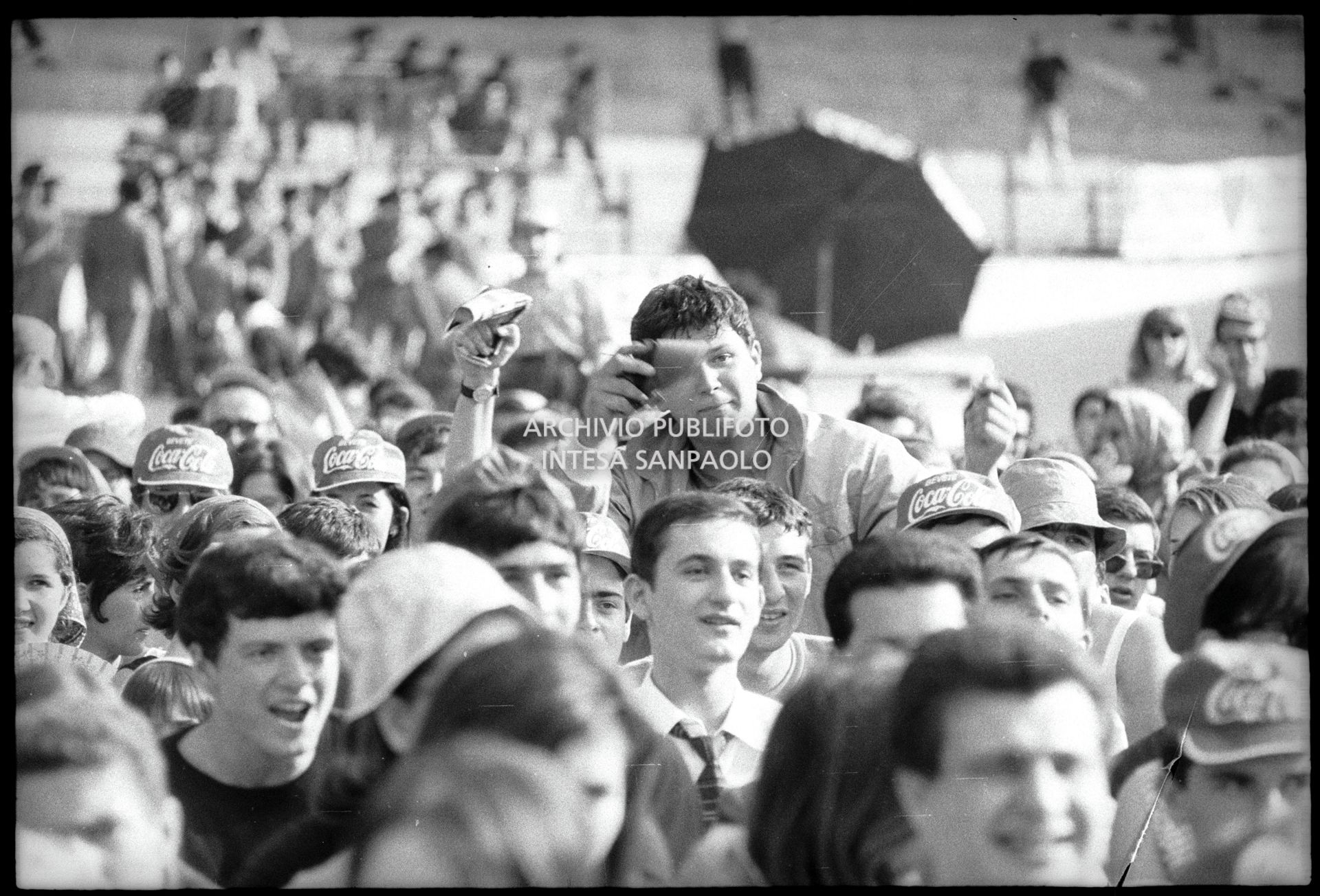 Pubblico al concerto pomeridiano dei Beatles al Vigorelli di Milano