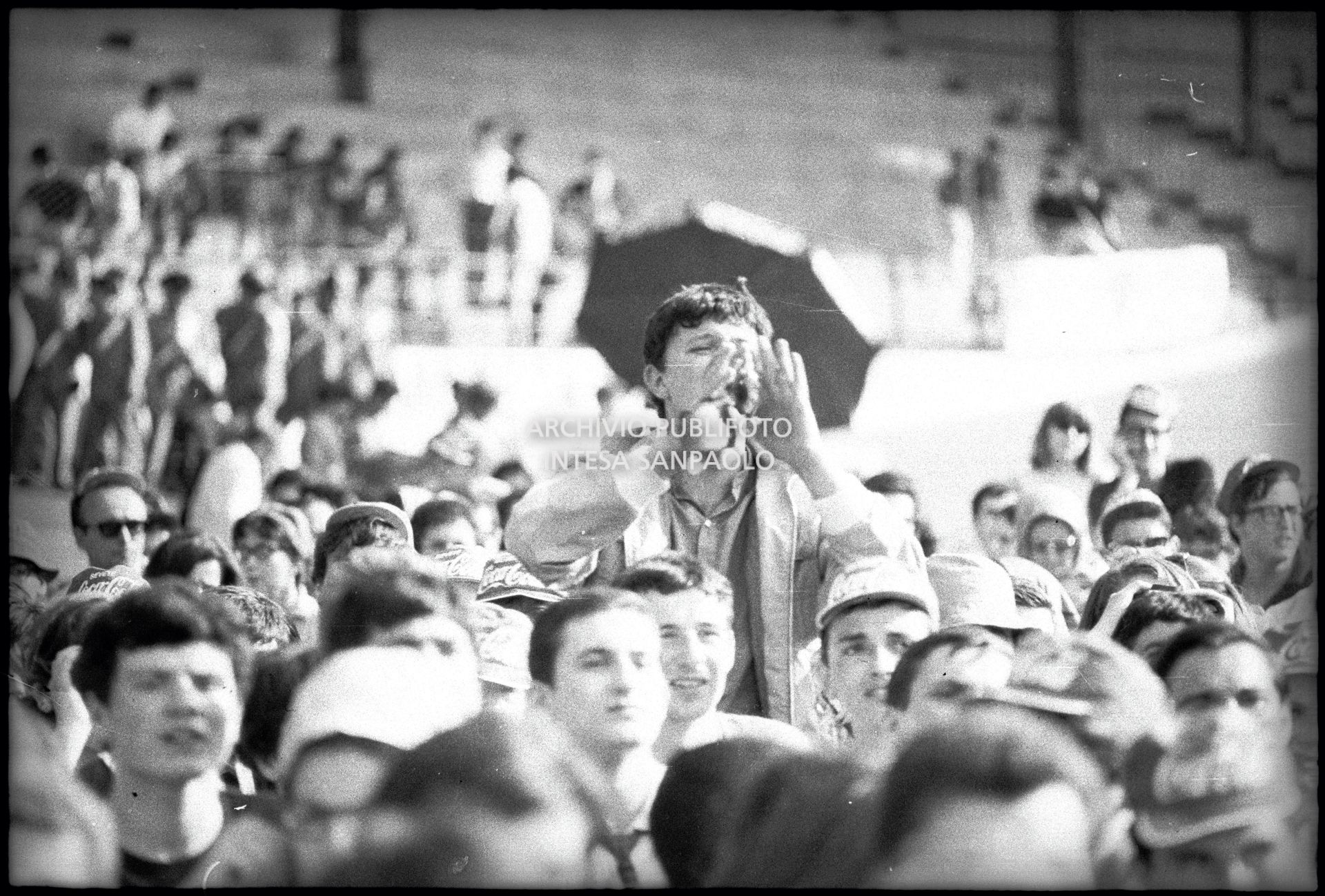 Pubblico al concerto pomeridiano dei Beatles al Vigorelli di Milano