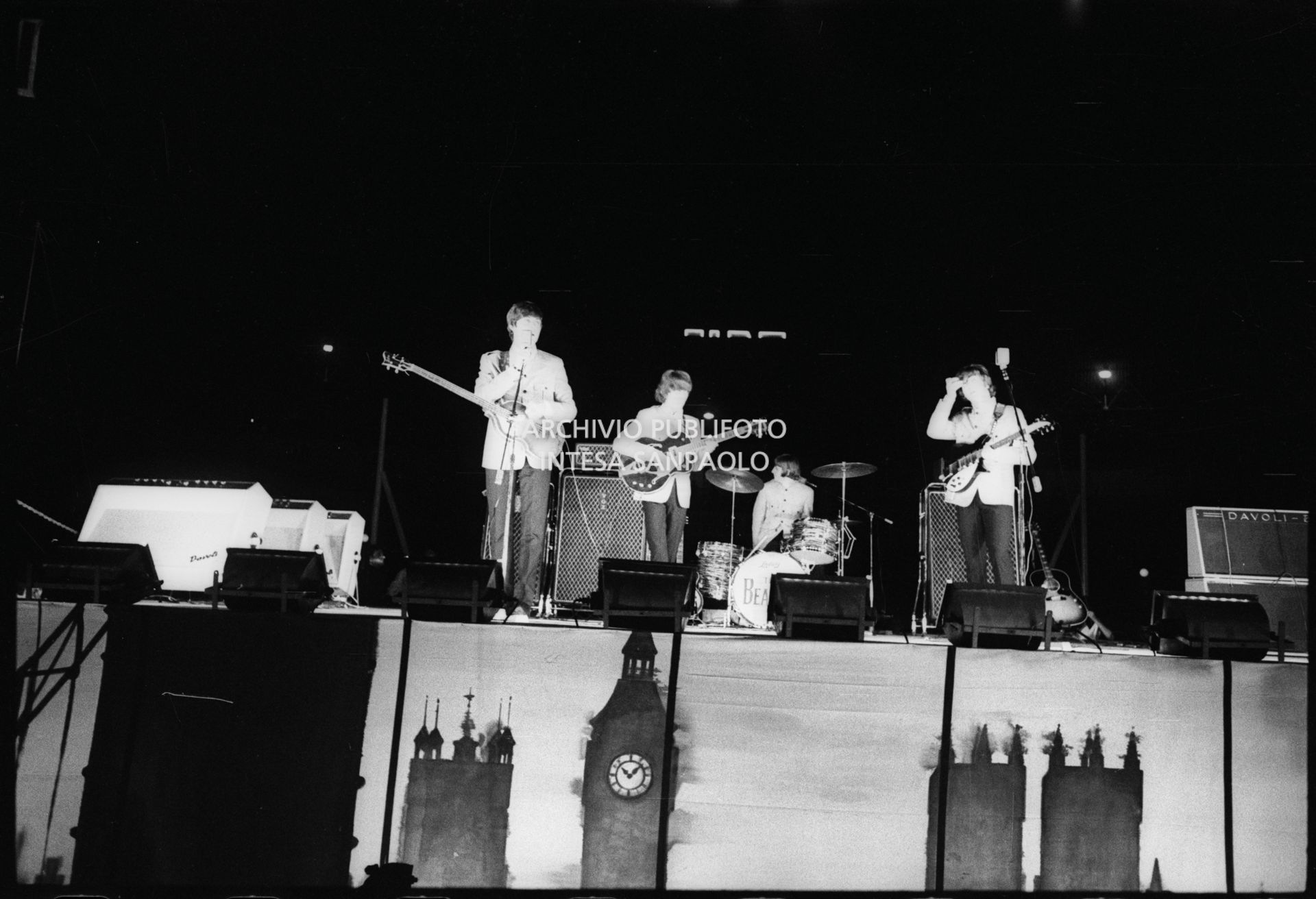 I Beatles si esibiscono nel concerto serale al Vigorelli di Milano