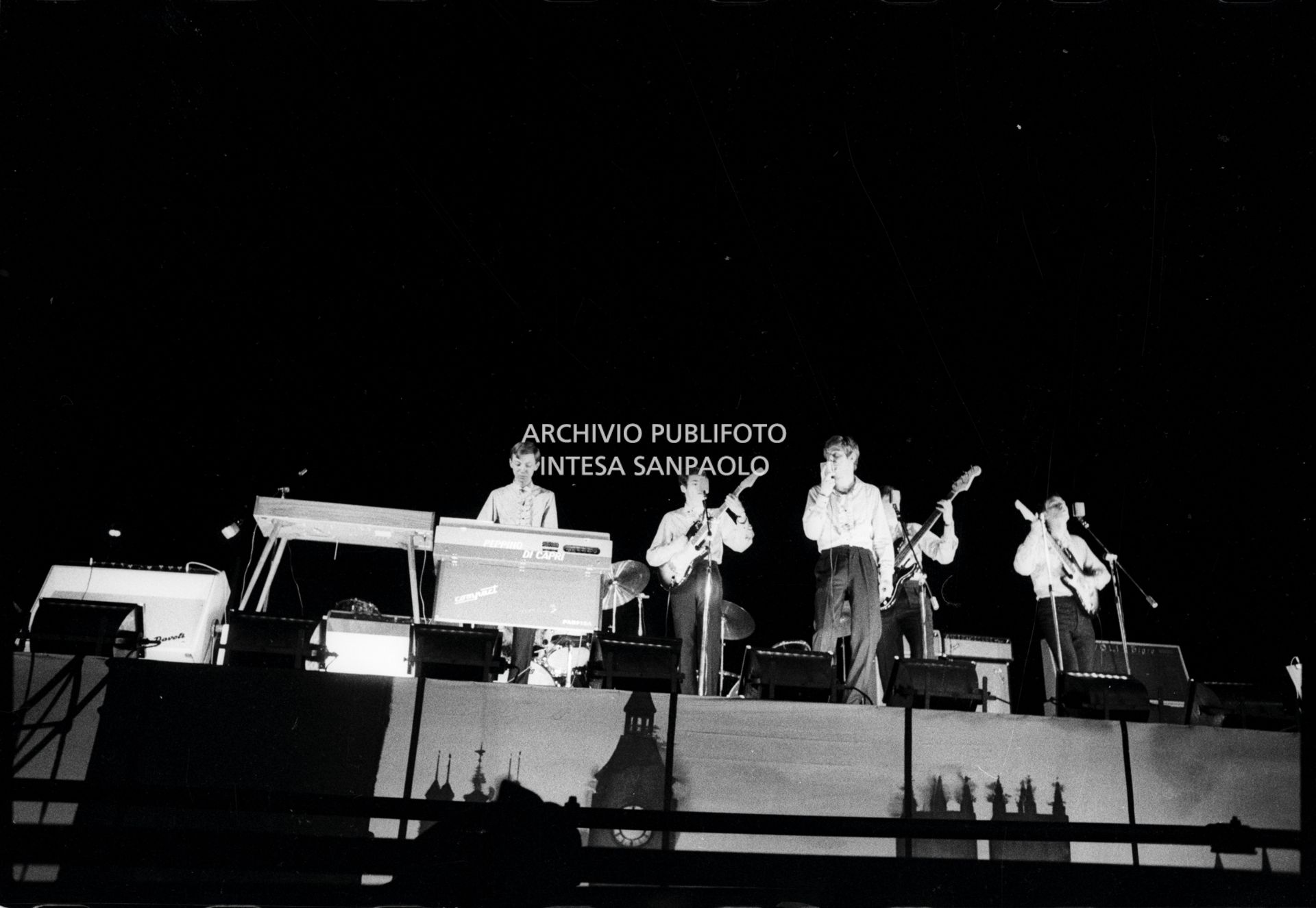 I New Dada sul palco del Vigorelli di Milano tra i supporter che aprirono i concerti dei Beatles