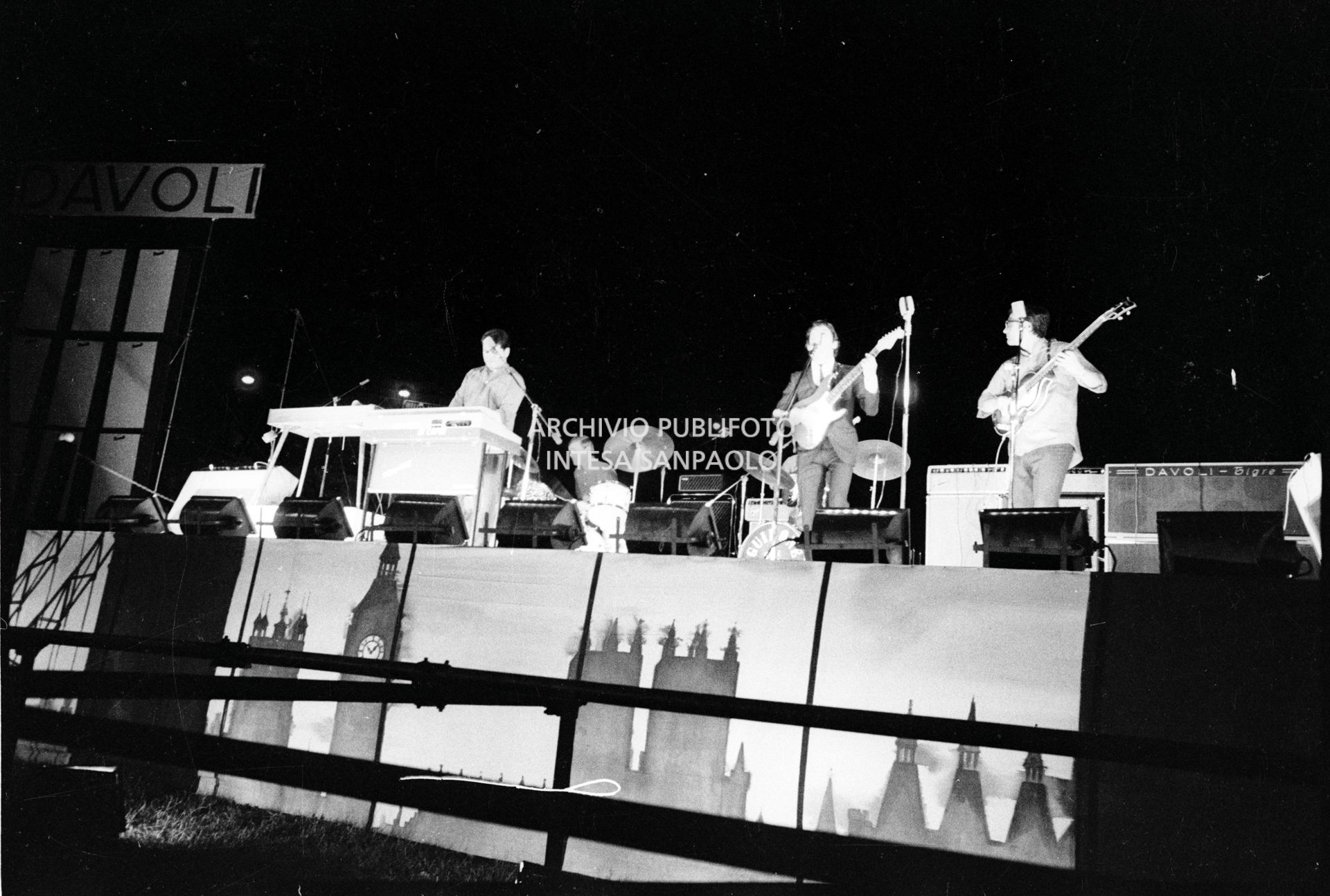 Fausto Leali e i Novelty sul palco del Vigorelli di Milano tra i supporter che aprirono i concerti dei Beatles
