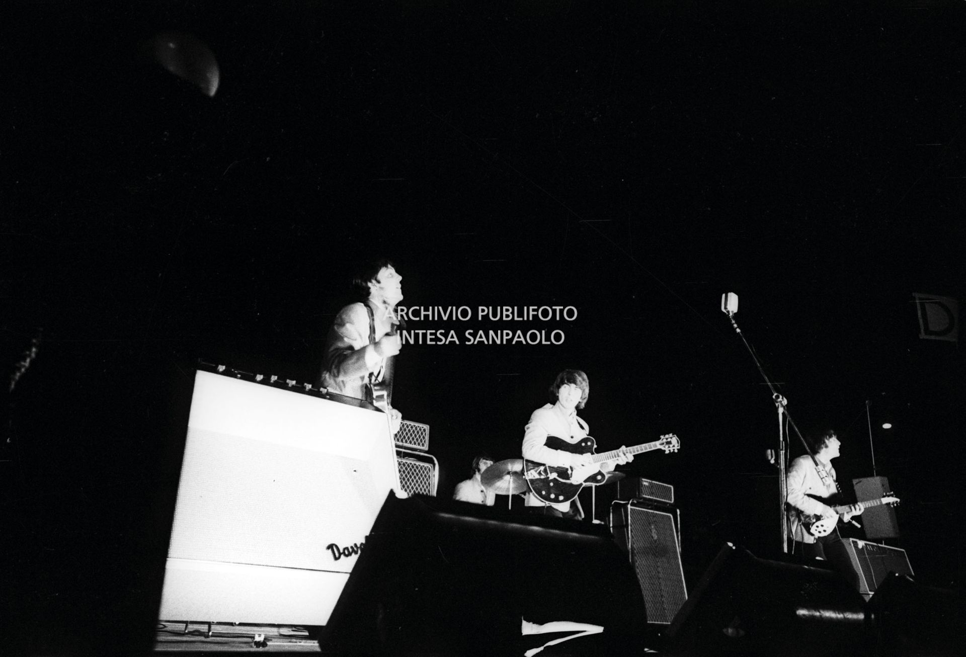 I Beatles si esibiscono nel concerto serale al Vigorelli di Milano