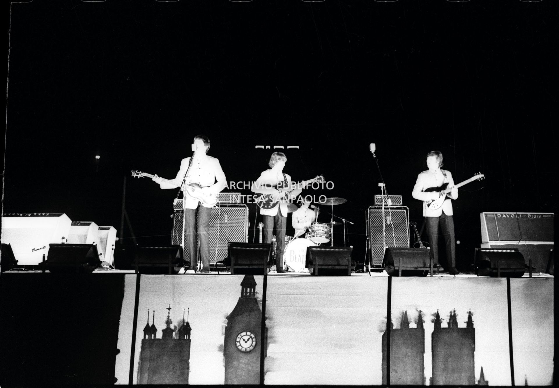I Beatles si esibiscono nel concerto serale al Vigorelli di Milano