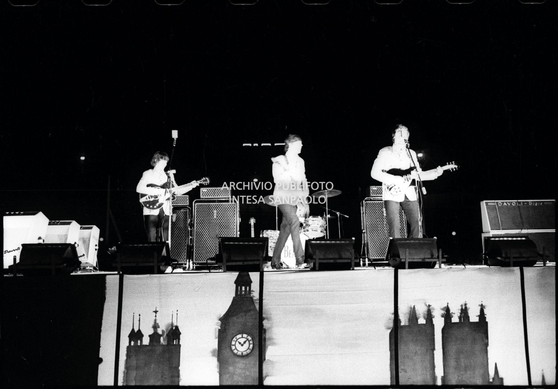 I Beatles si esibiscono nel concerto serale al Vigorelli di Milano