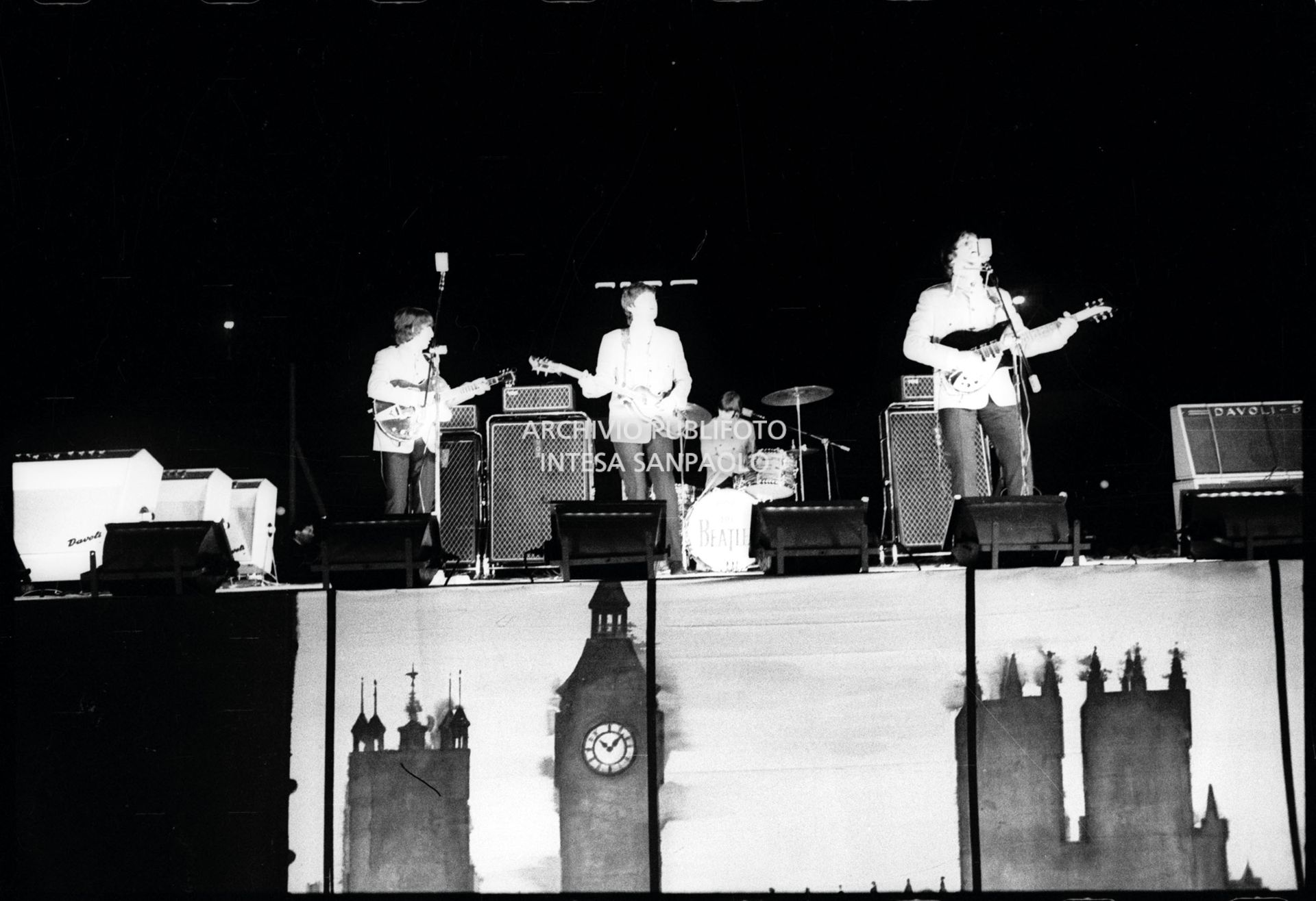I Beatles si esibiscono nel concerto serale al Vigorelli di Milano