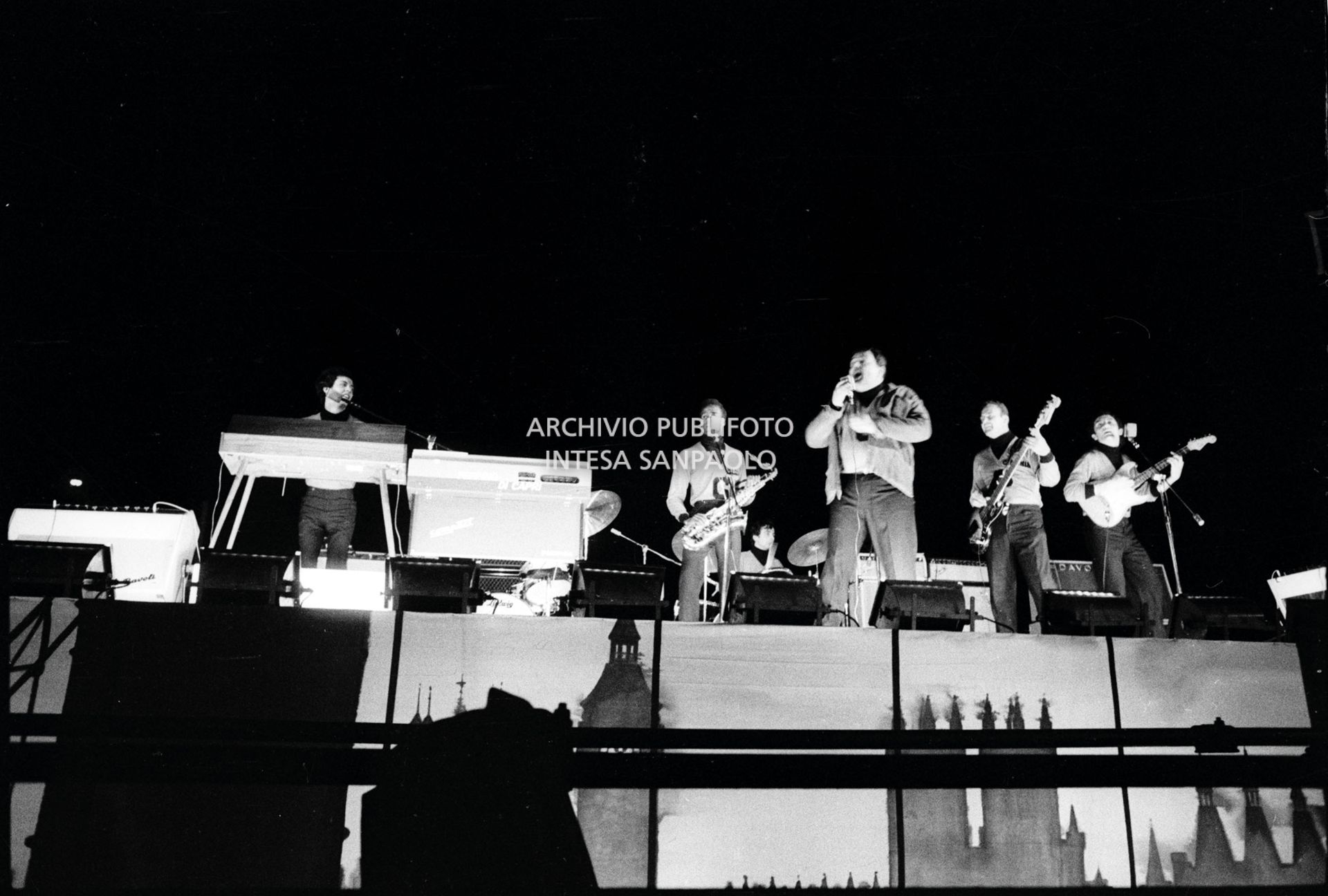 Guidone e i suoi amici sul palco del Vigorelli di Milano tra i supporter che aprirono i concerti dei Beatles