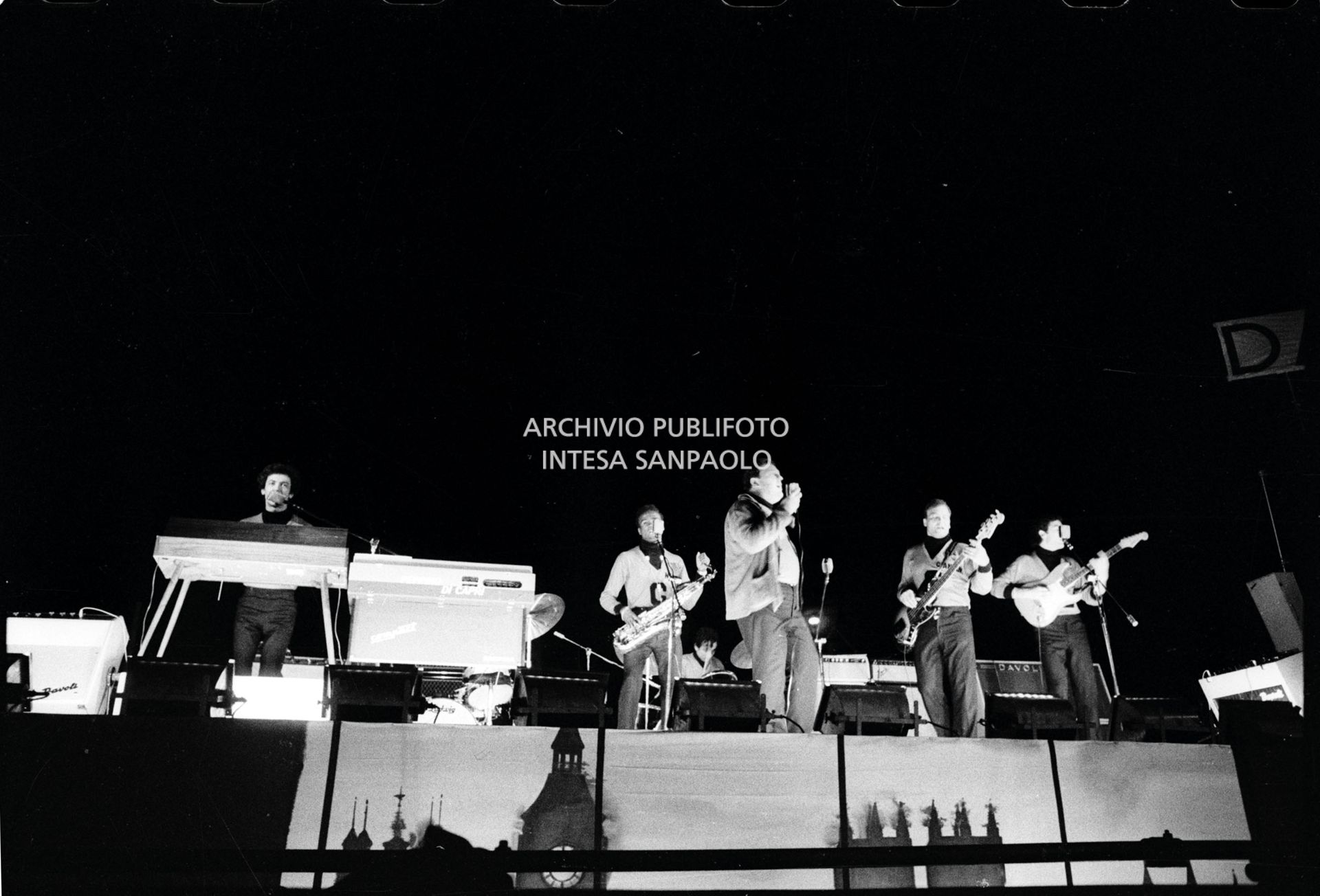 Guidone e i suoi amici sul palco del Vigorelli di Milano tra i supporter che aprirono i concerti dei Beatles