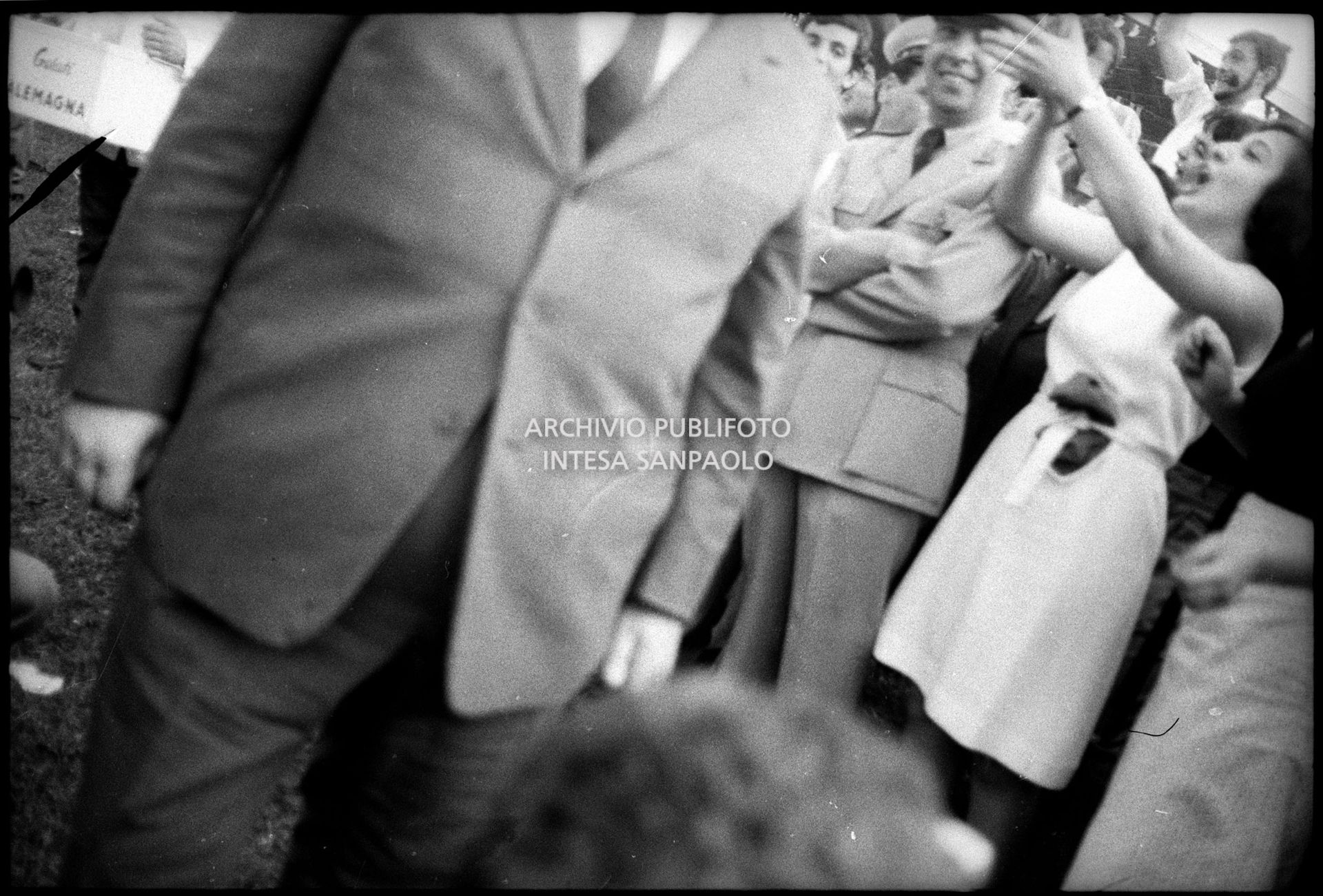Scorcio del pubblico al concerto pomeridiano dei Beatles al Vigorelli di Milano