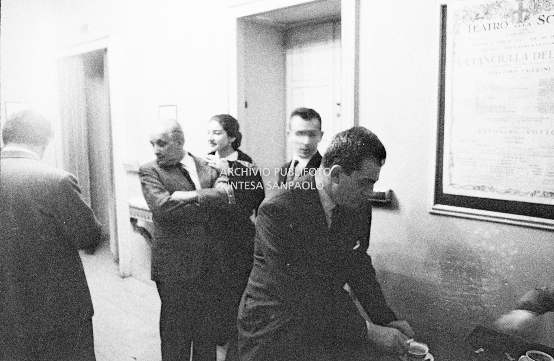 Maria Callas in una pausa delle prove dell'opera "Anna Bolena" al Teatro alla Scala