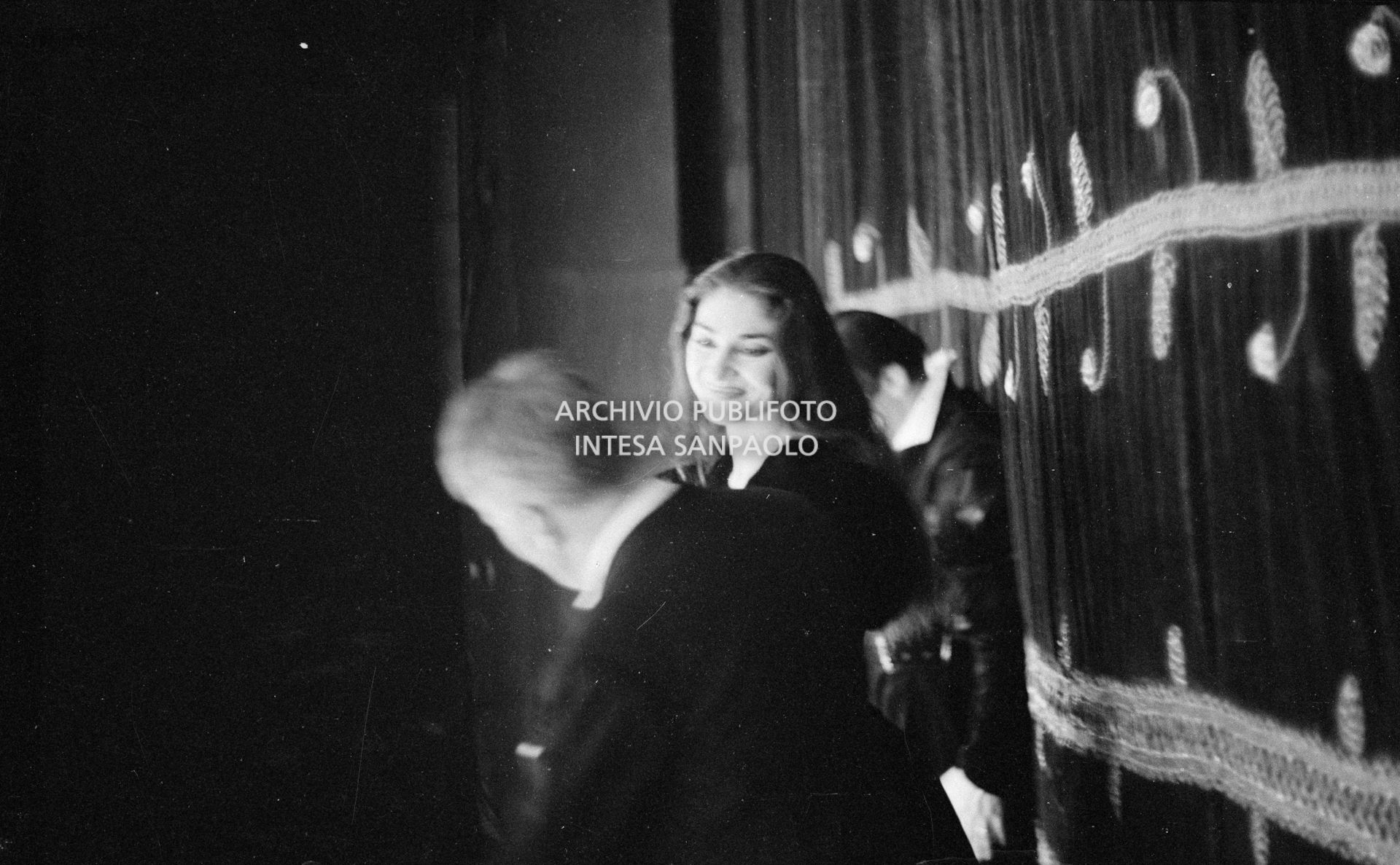 Maria Callas, Gianandrea Gavazzeni e Gianni Raimondi al Teatro alla Scala per le prove dell'opera "Anna Bolena"