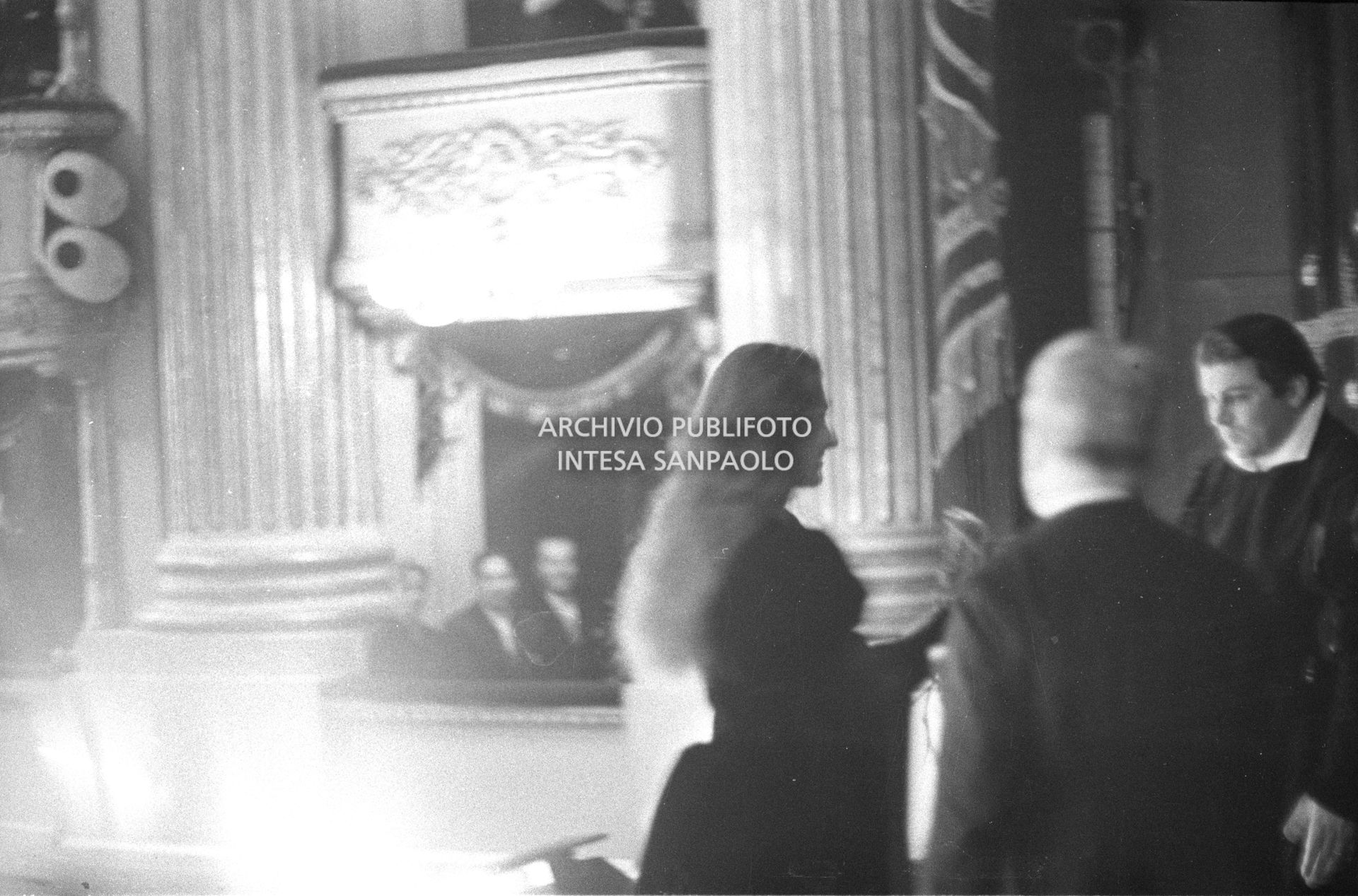 Maria Callas, Gianandrea Gavazzeni e Gianni Raimondi al Teatro alla Scala per le prove dell'opera "Anna Bolena"