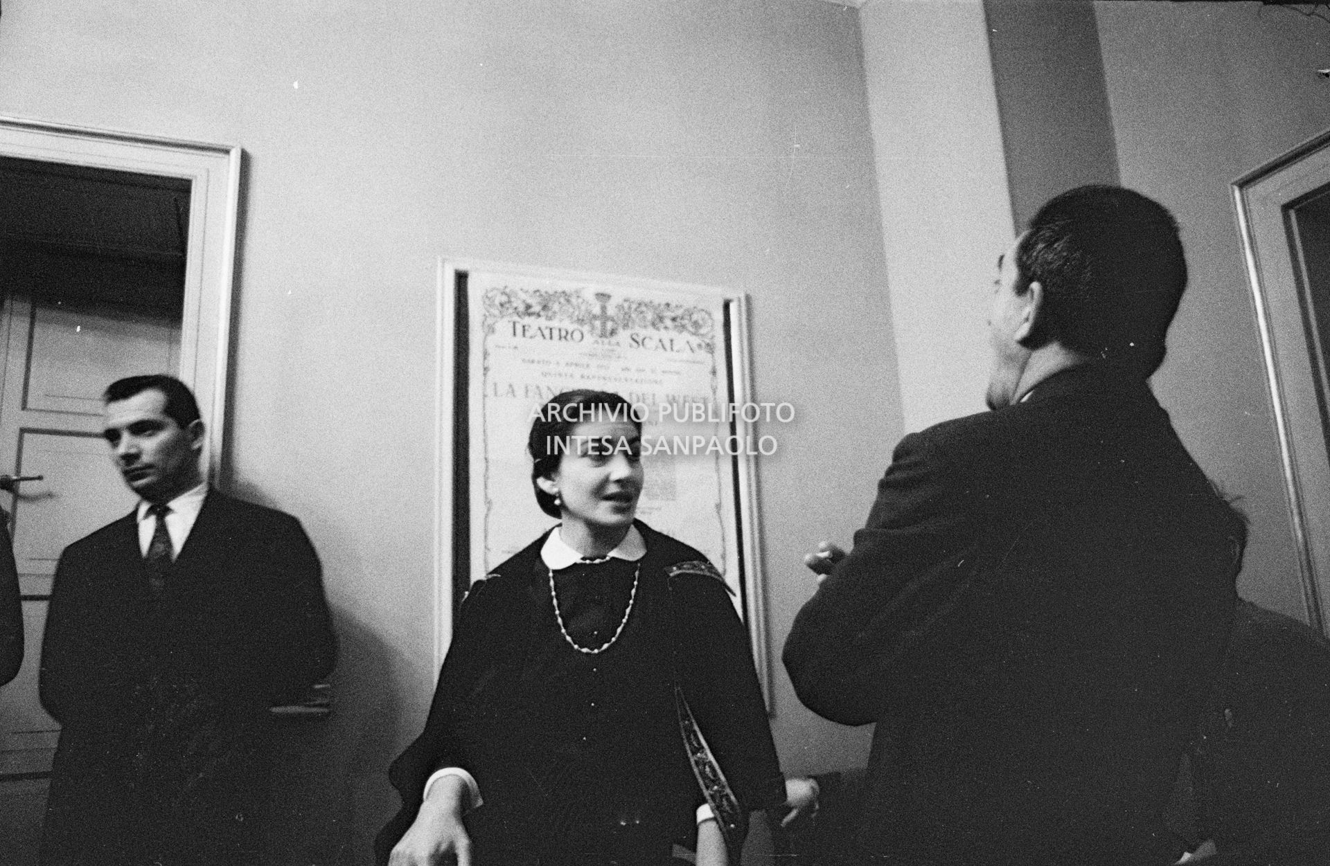 Maria Callas e Luchino Visconti in una pausa delle prove dell'opera "Anna Bolena" al Teatro alla Scala