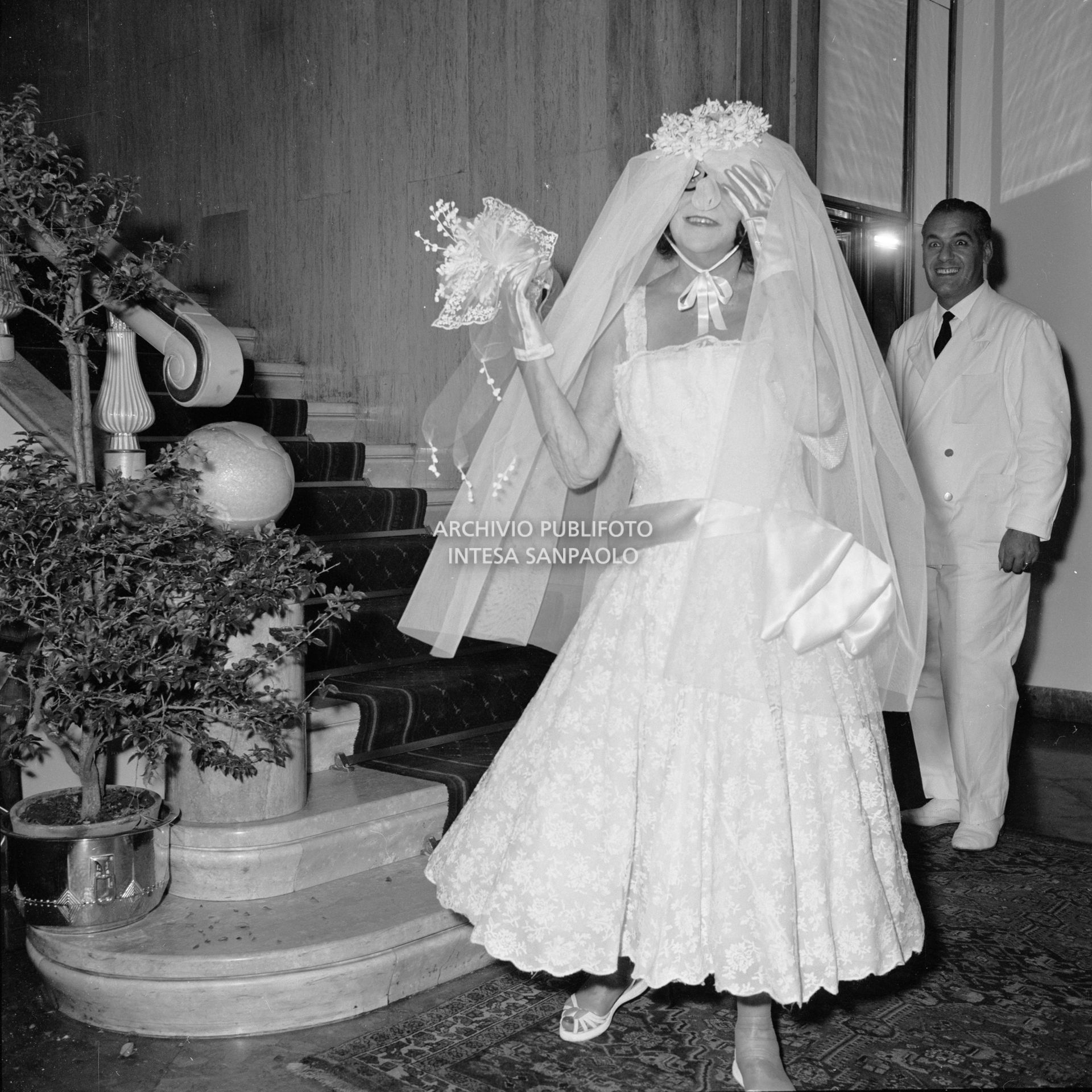 La baronessa Lillian Lo Monaco al ricevimento organizzato da Elsa Maxwell in onore di Maria Callas