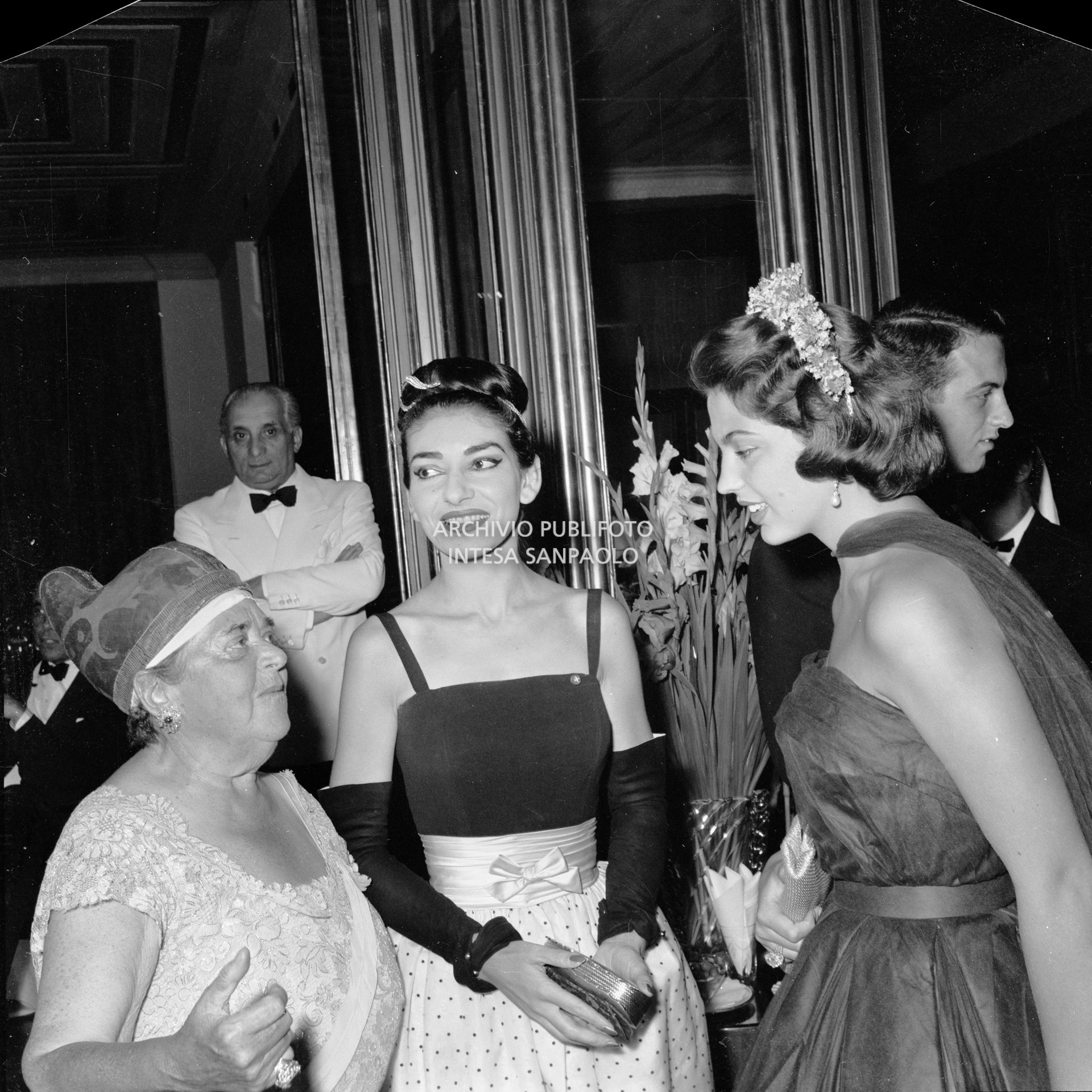 Elsa Maxwell, Maria Callas e Ira von Fürstenberg al ricevimento organizzato in onore della soprano