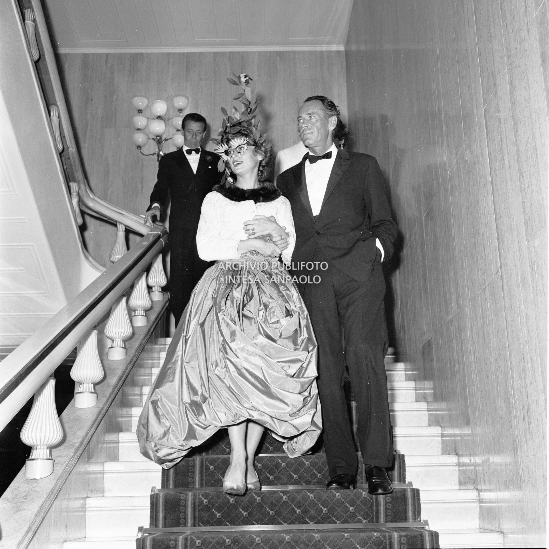 Henry Fonda con la moglie Afdera Franchetti al ricevimento organizzato da Elsa Maxwell in onore di Maria Callas