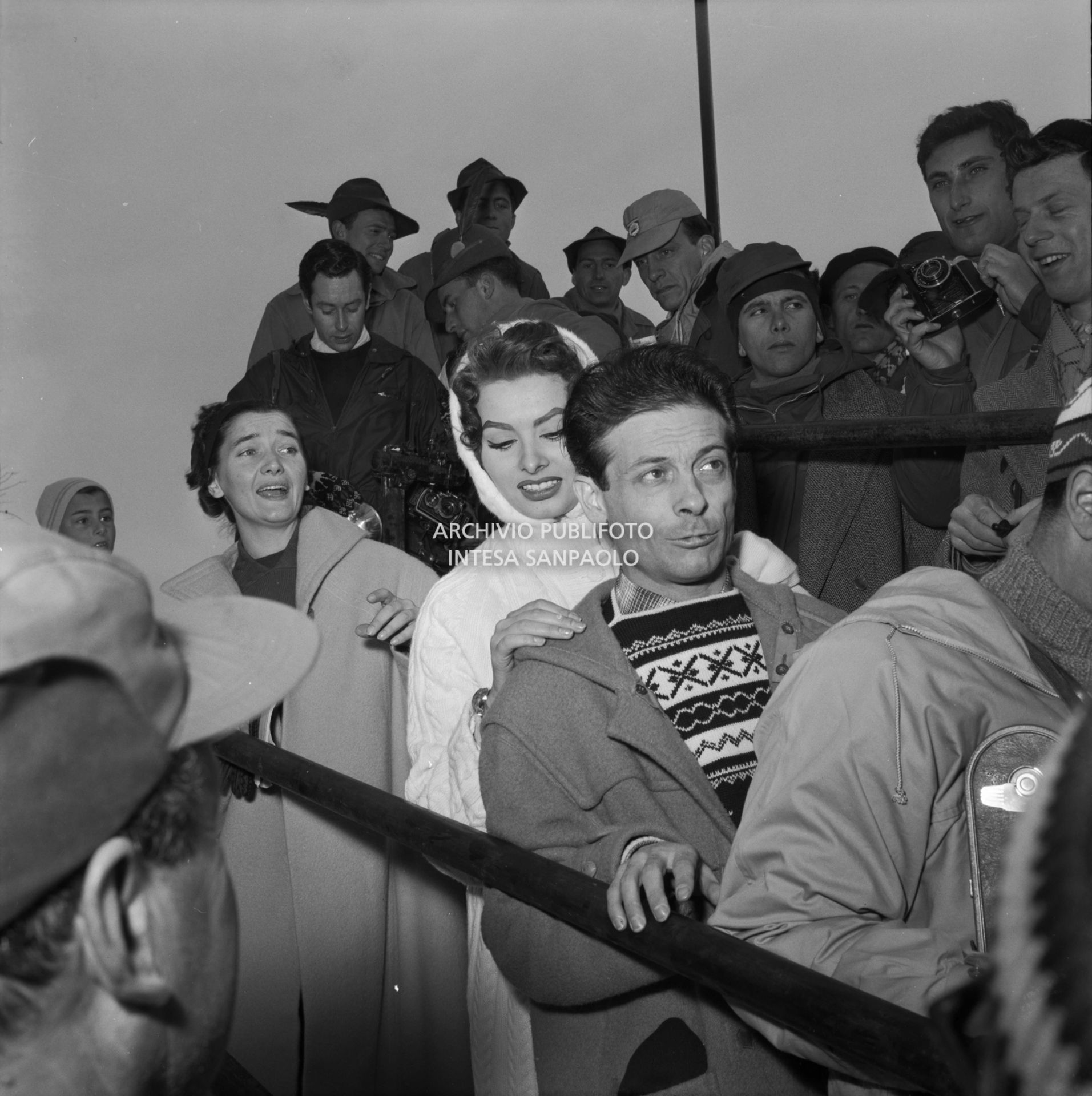 Sophia Loren in visita a Cortina d'Ampezzo in occasione i VII Giochi olimpici invernali