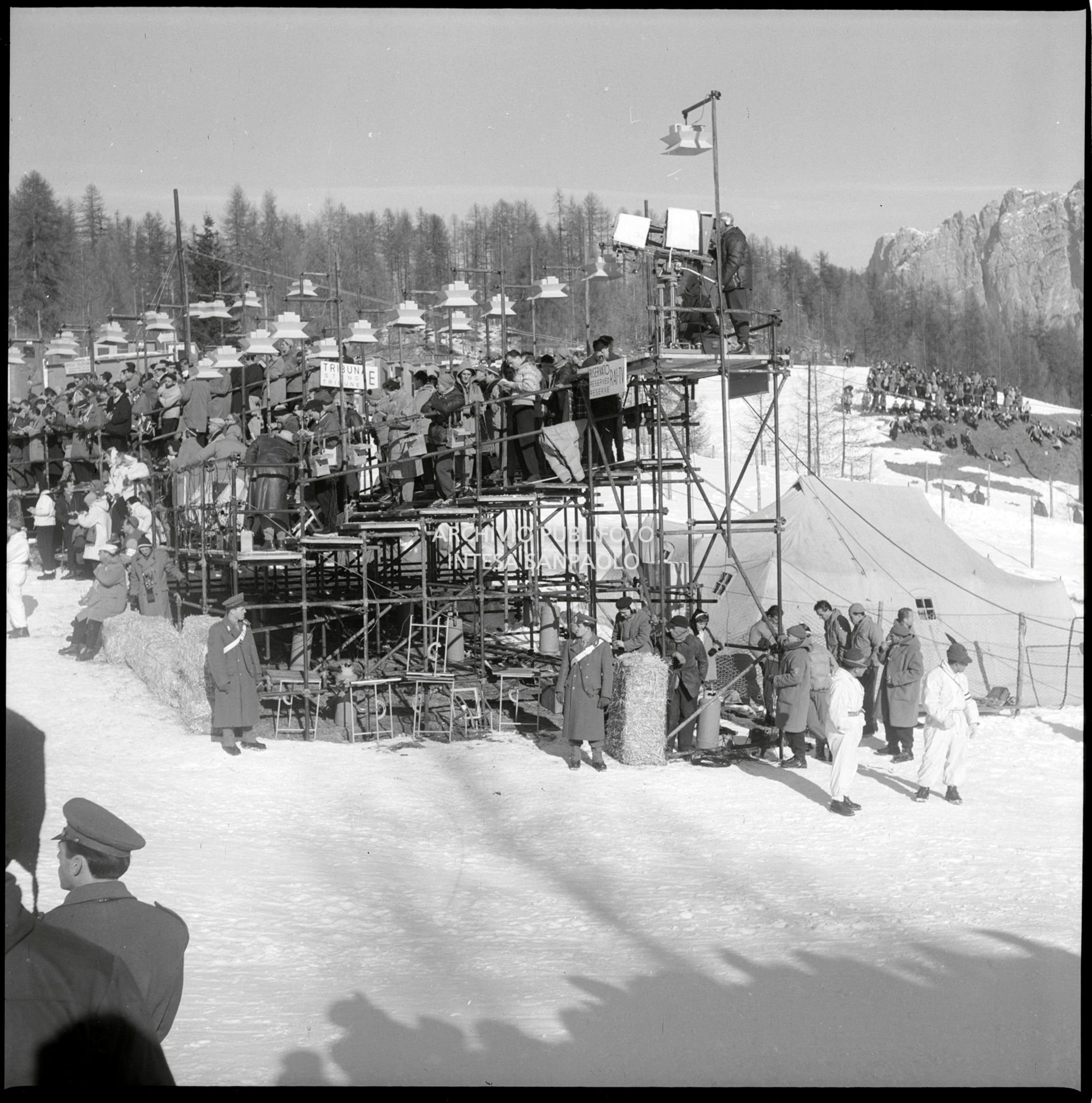 Tribuna spettatori e quella riservata alla Rai a Cortina d'Ampezzo in occasione dei VII Giochi olimpici invernali