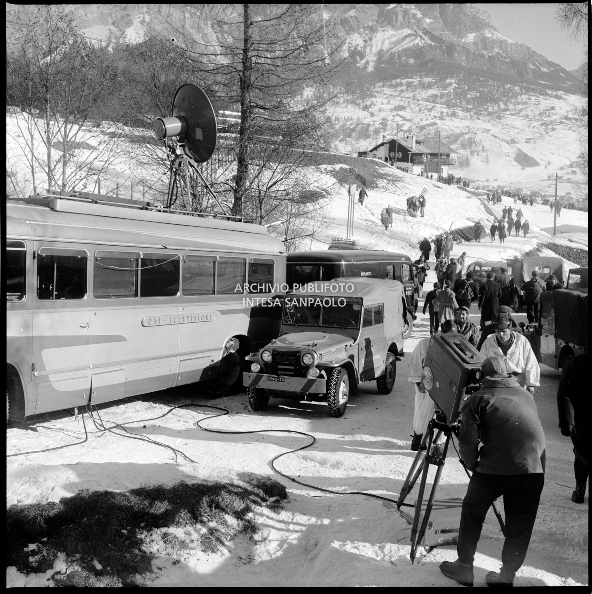 Mezzi e attrezzatura Rai per le riprese a Cortina d'Ampezzo dei VII Giochi olimpici invernali