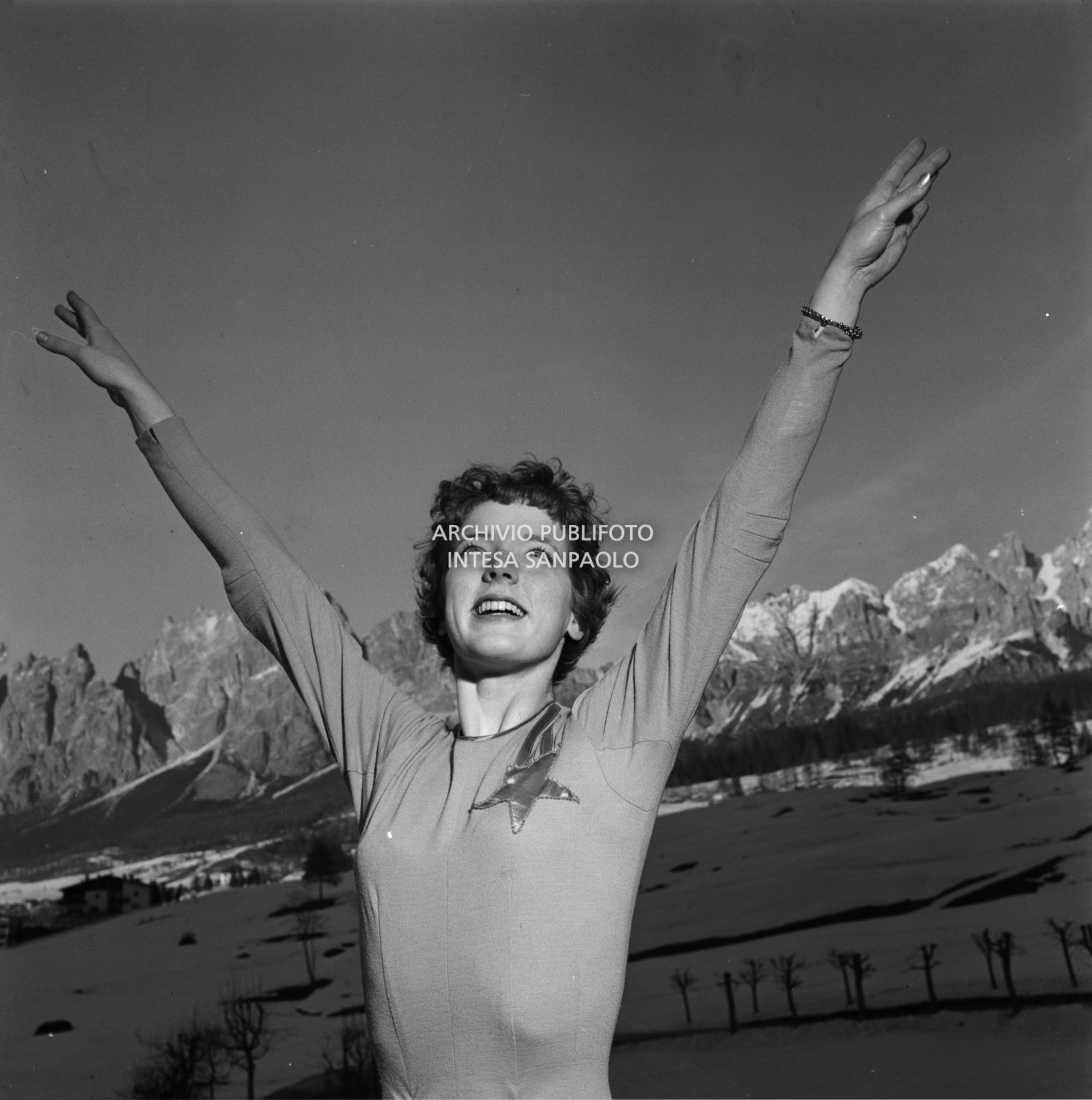 Ritratto di Tenley Emma Albright, pattinatrice artistica americana, a Cortina d'Ampezzo per i VII Giochi olimpici invernali