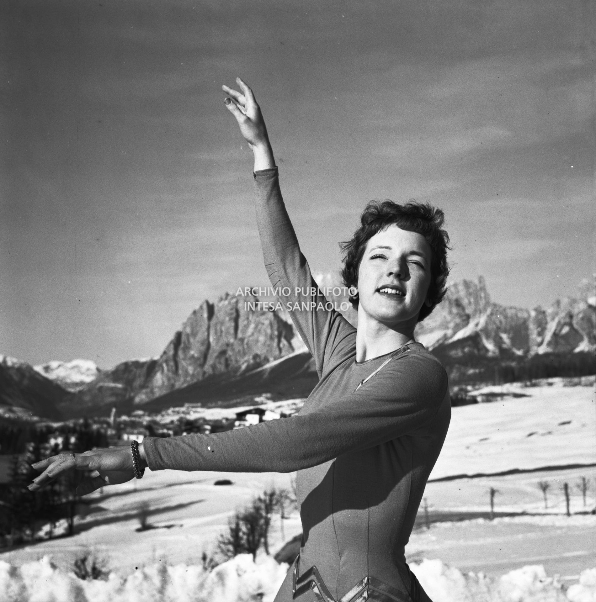 Ritratto di Tenley Emma Albright, pattinatrice artistica americana, a Cortina d'Ampezzo per i VII Giochi olimpici invernali