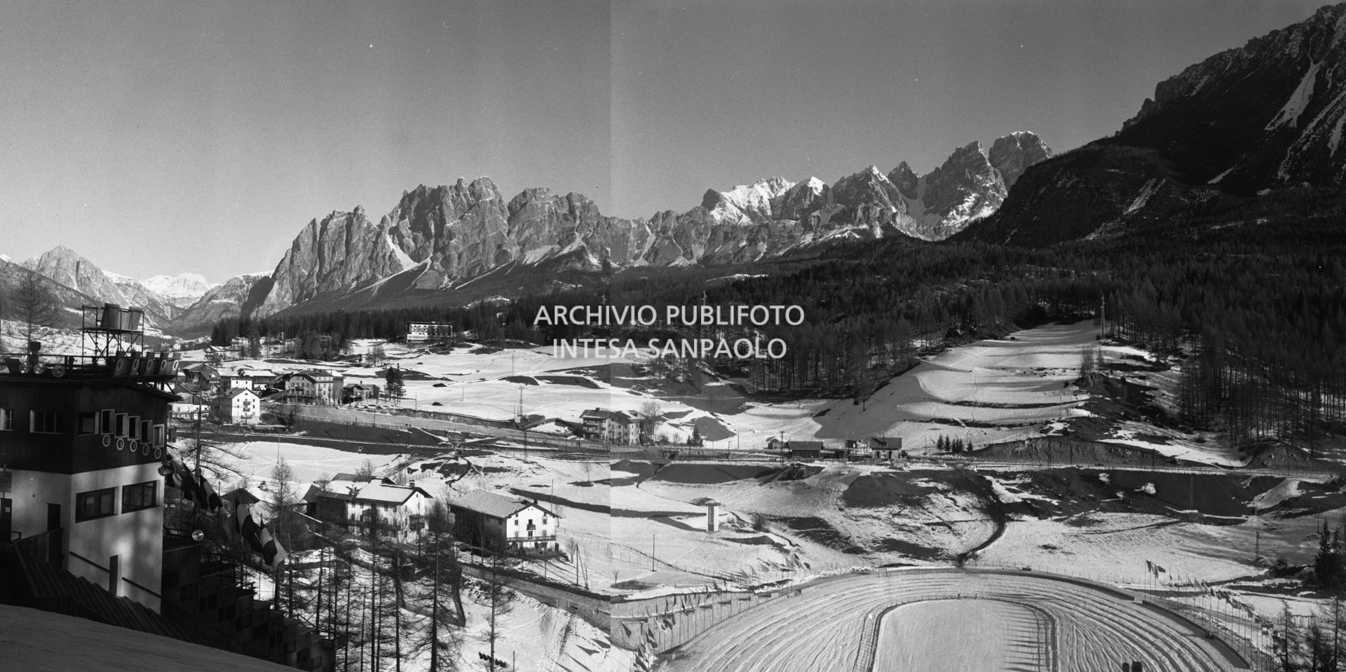 Panoramica del lago di Misurina e del paesaggio circostante durante i VII Giochi olimpici invernali