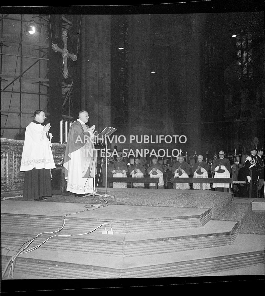 Strage di piazza Fontana: funerali delle vittime in piazza del Duomo e danni alla Banca Nazionale dell'Agricoltura di Milano