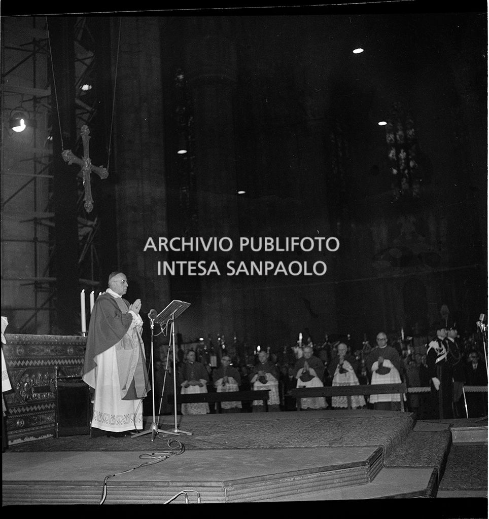 Strage di piazza Fontana: funerali delle vittime in piazza del Duomo e danni alla Banca Nazionale dell'Agricoltura di Milano