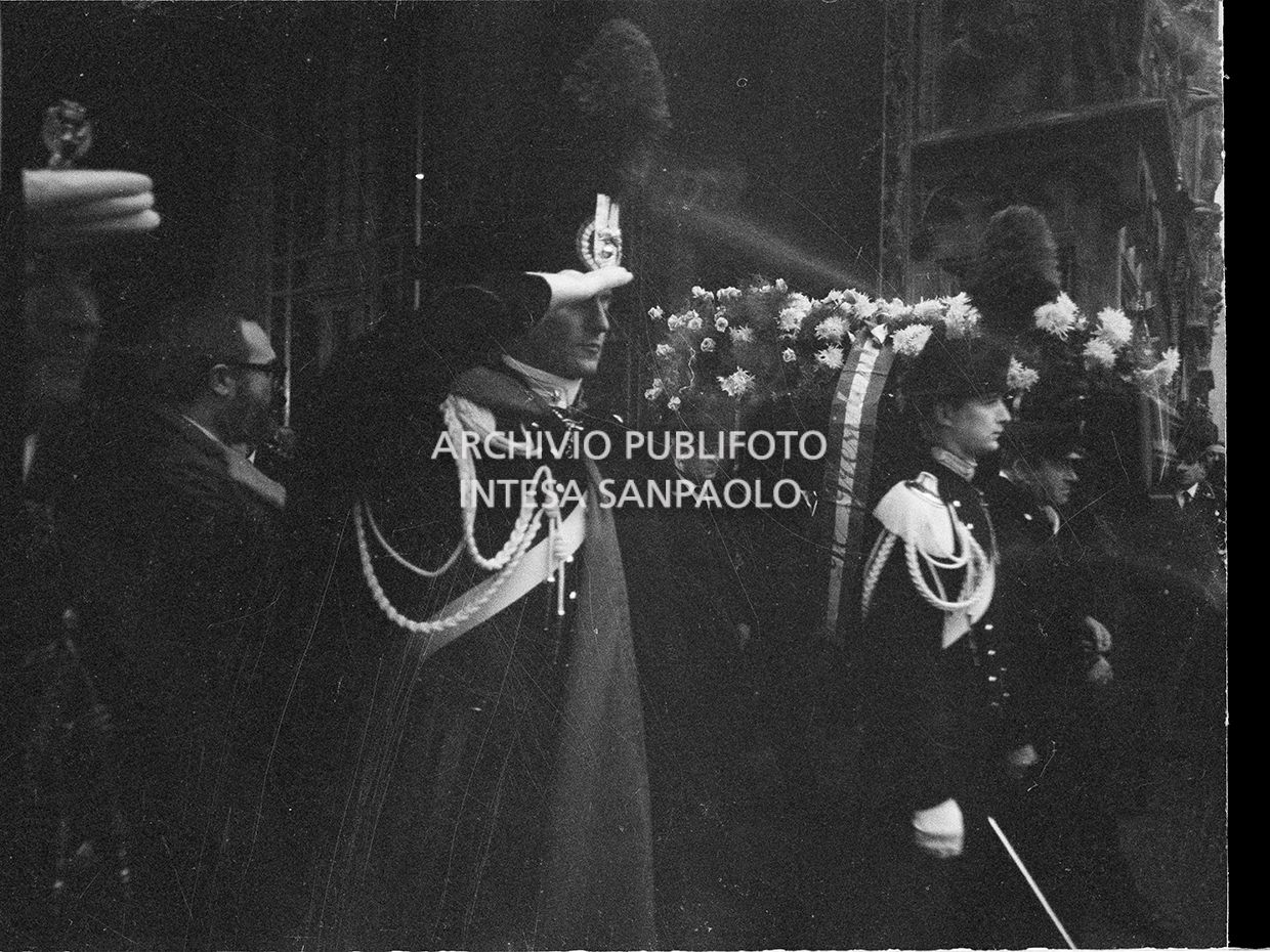 Strage di piazza Fontana: funerali delle vittime in piazza del Duomo e danni alla Banca Nazionale dell'Agricoltura di Milano