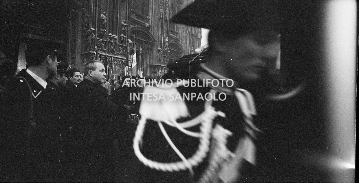 Strage di piazza Fontana: funerali delle vittime in piazza del Duomo e danni alla Banca Nazionale dell'Agricoltura di Milano