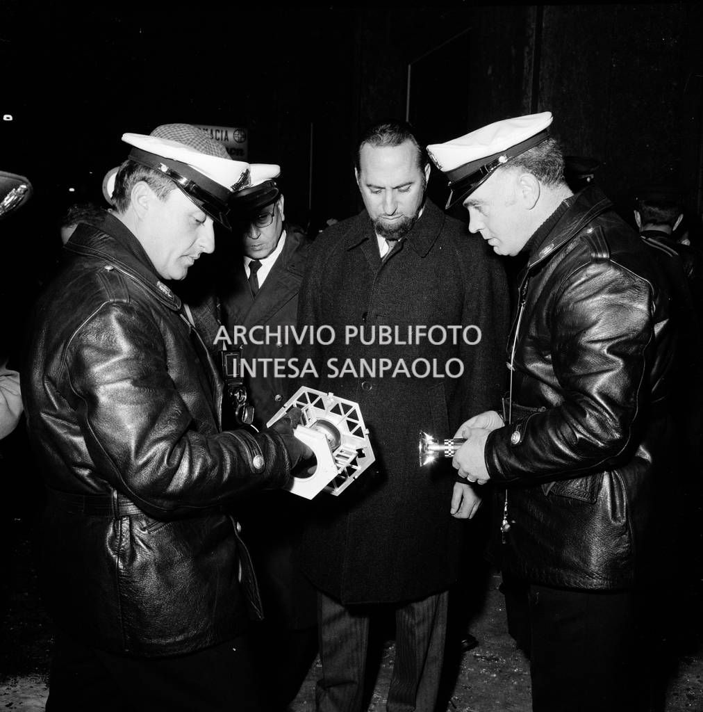 Vigili urbani, in piazza Fontana a Milano, il giorno della strage