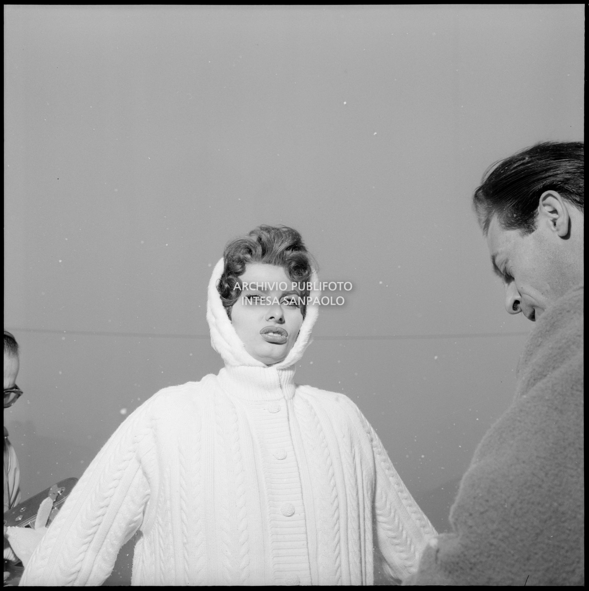 Sophia Loren in visita a Cortina d'Ampezzo in occasione i VII Giochi olimpici invernali